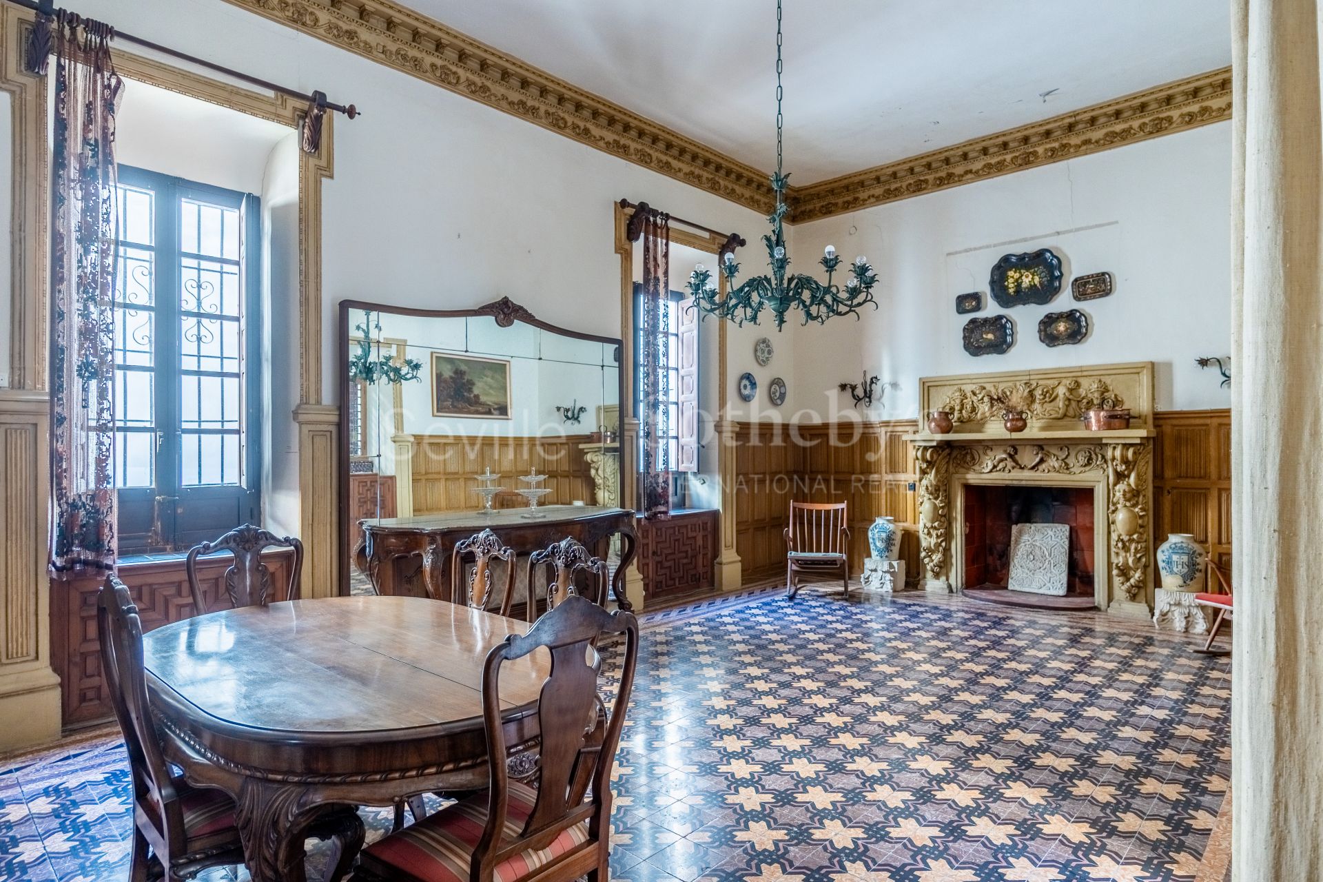 A Regionalist House in the Historic Center of Baena