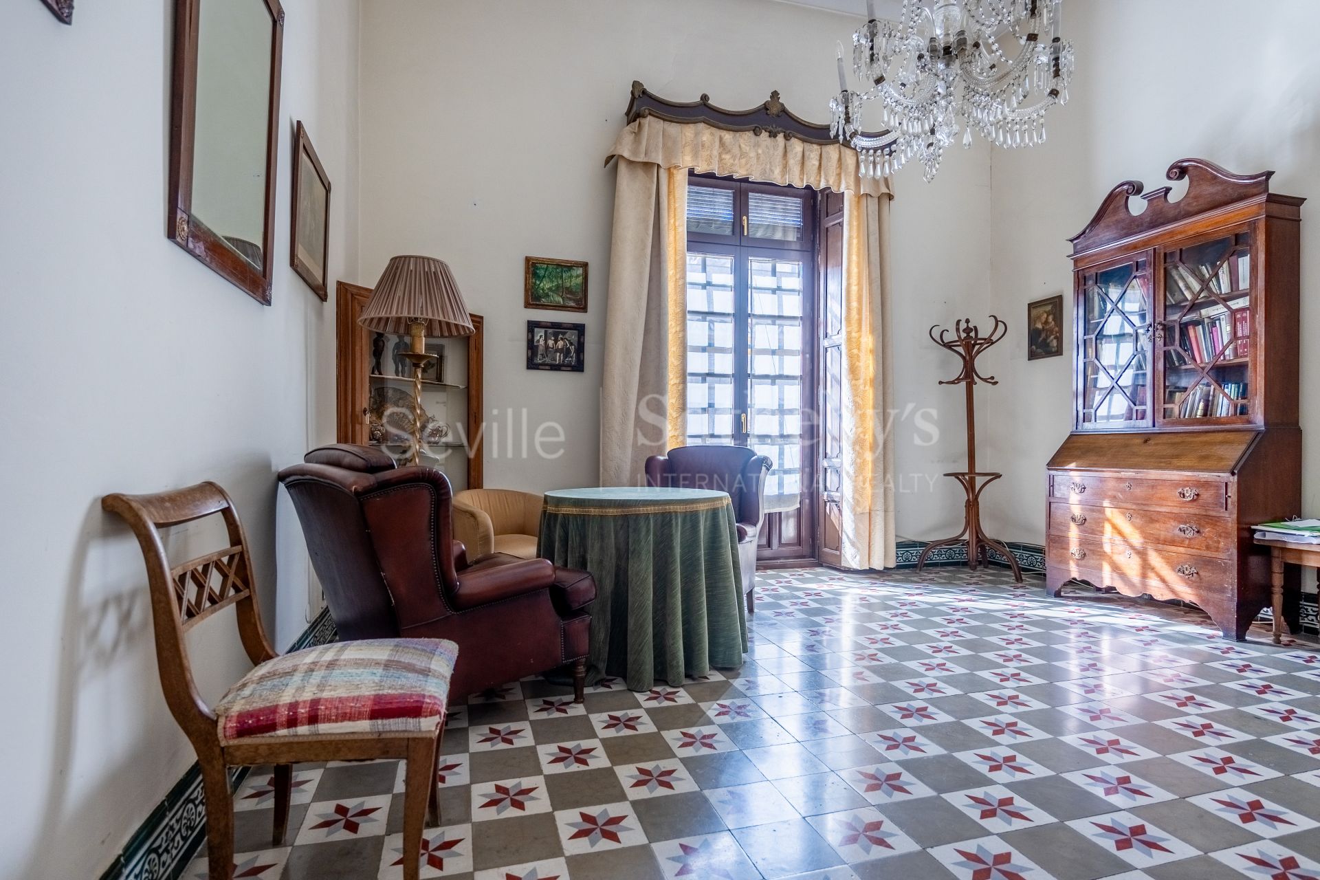 A Regionalist House in the Historic Center of Baena