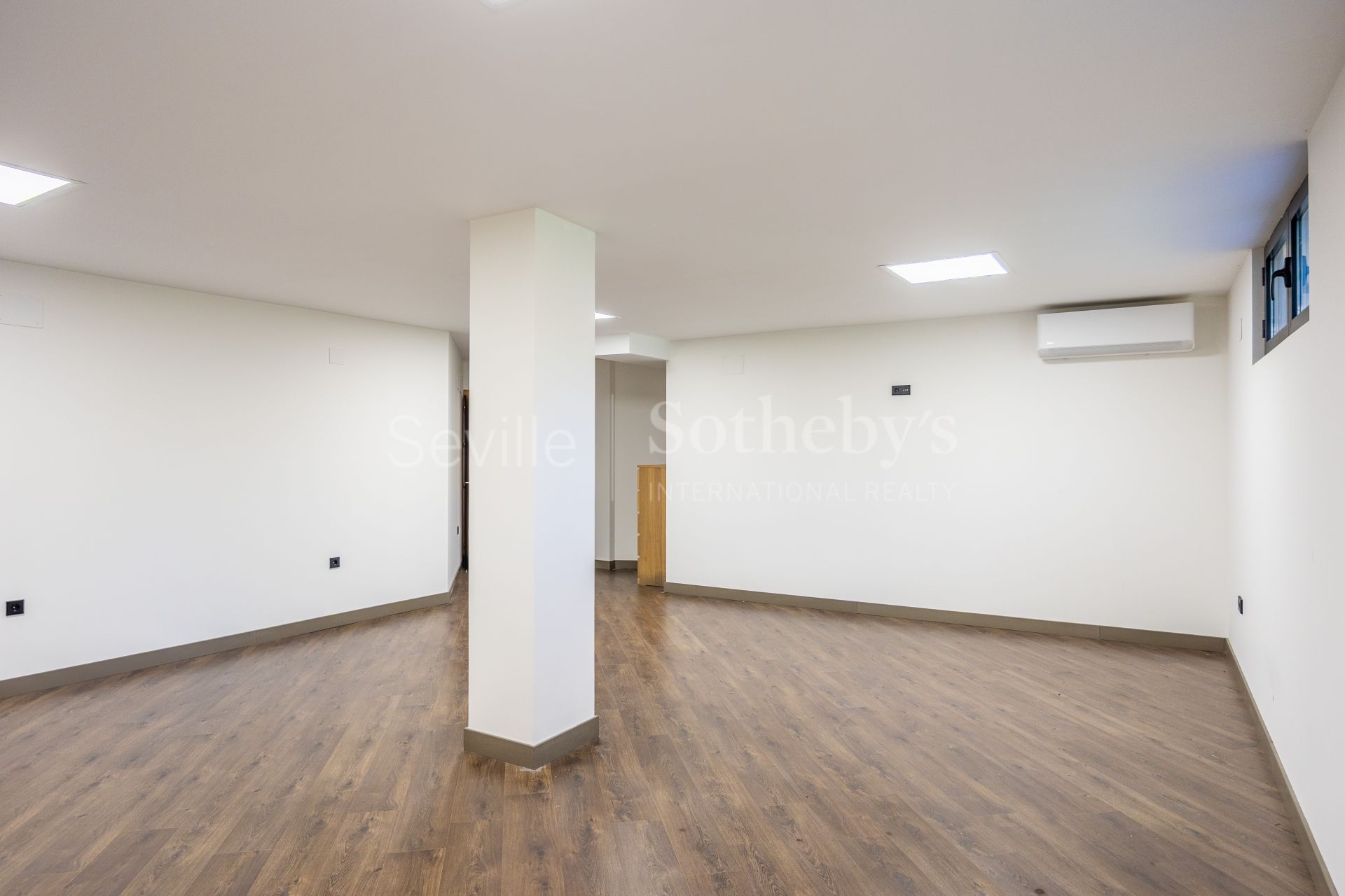 Exclusiva vivienda completamente reformada en la avenida principal de Vistahermosa