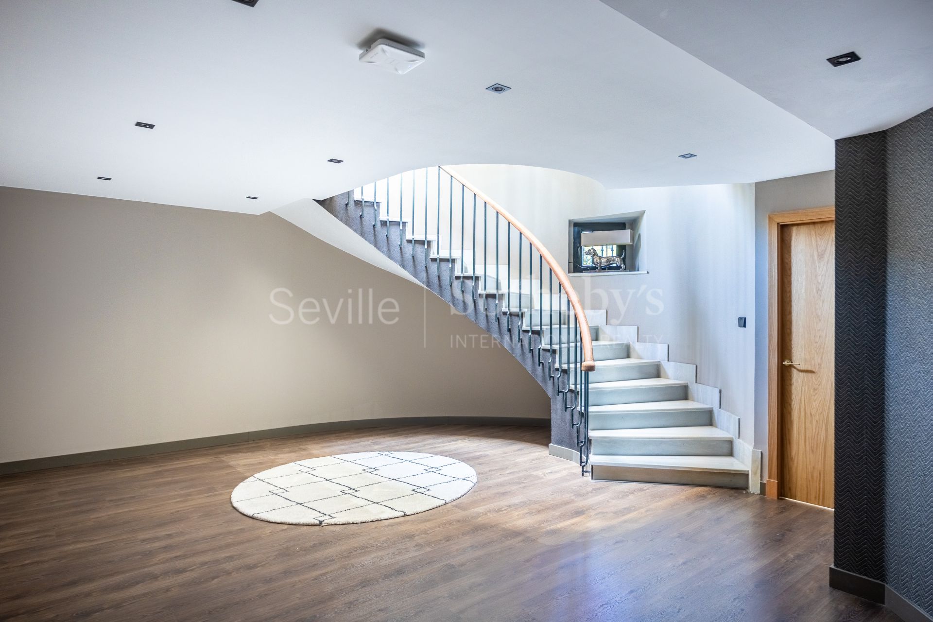 Exclusiva vivienda completamente reformada en la avenida principal de Vistahermosa