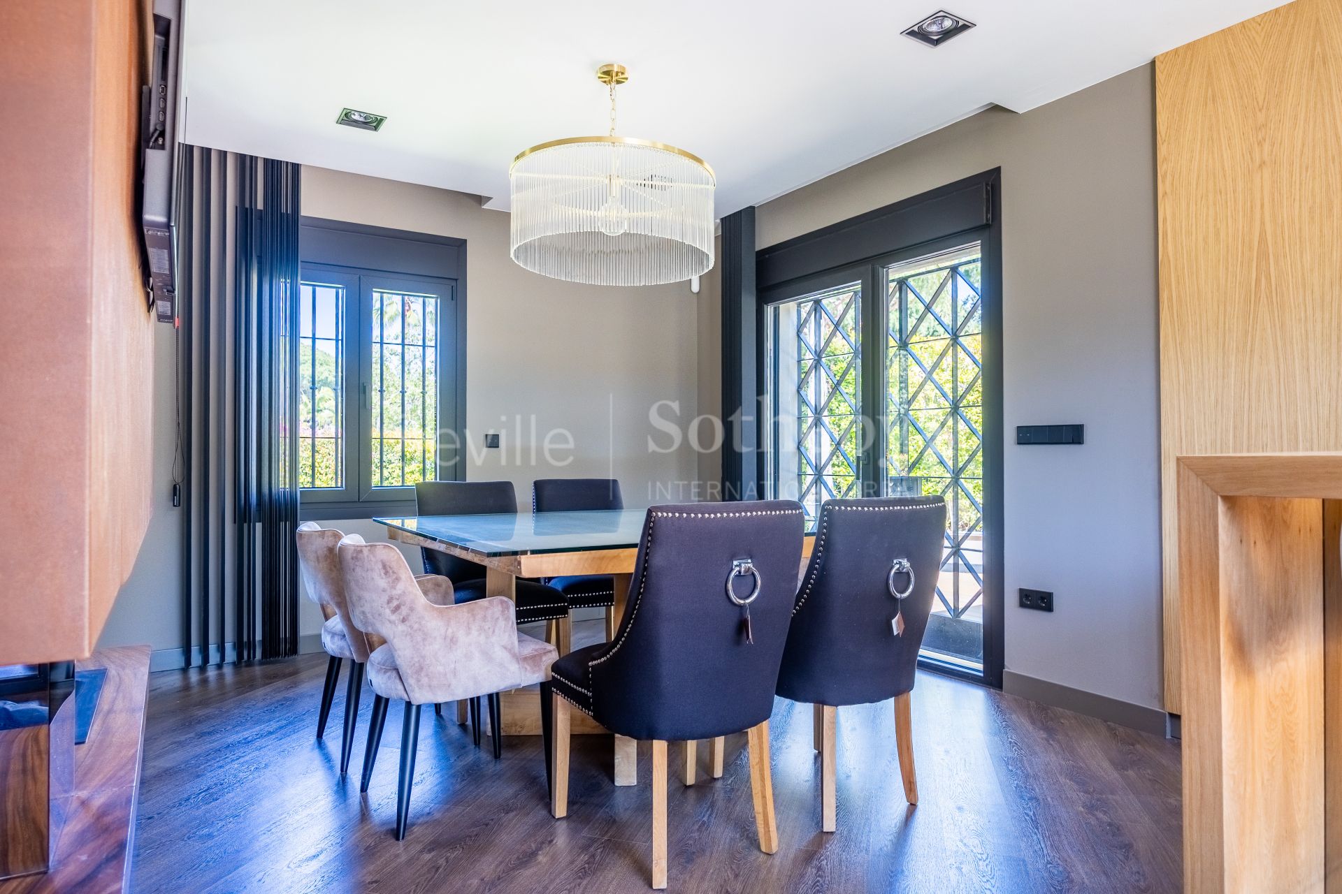 Exclusiva vivienda completamente reformada en la avenida principal de Vistahermosa
