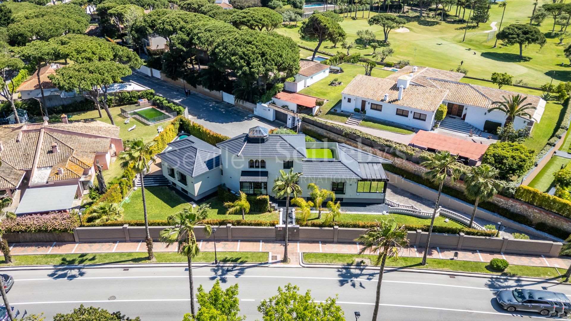 Exclusiva vivienda completamente reformada en la avenida principal de Vistahermosa