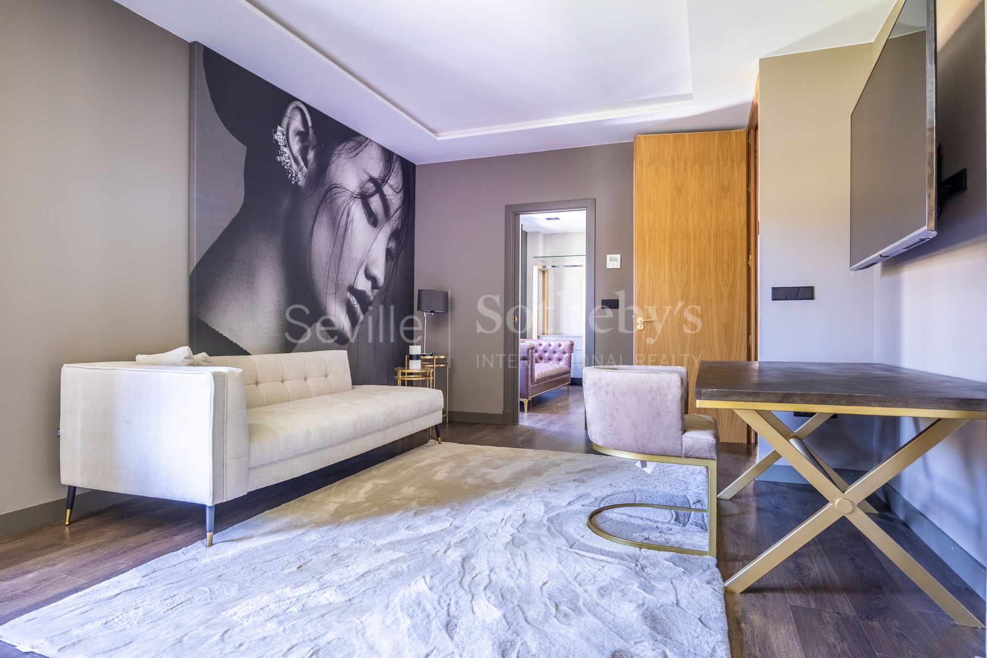 Exclusiva vivienda completamente reformada en la avenida principal de Vistahermosa