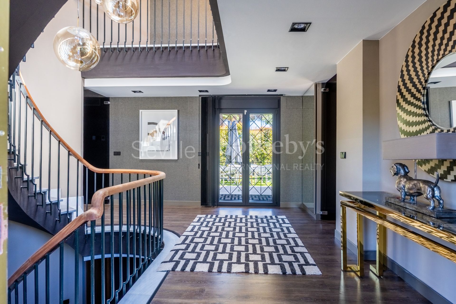 Exclusiva vivienda completamente reformada en la avenida principal de Vistahermosa