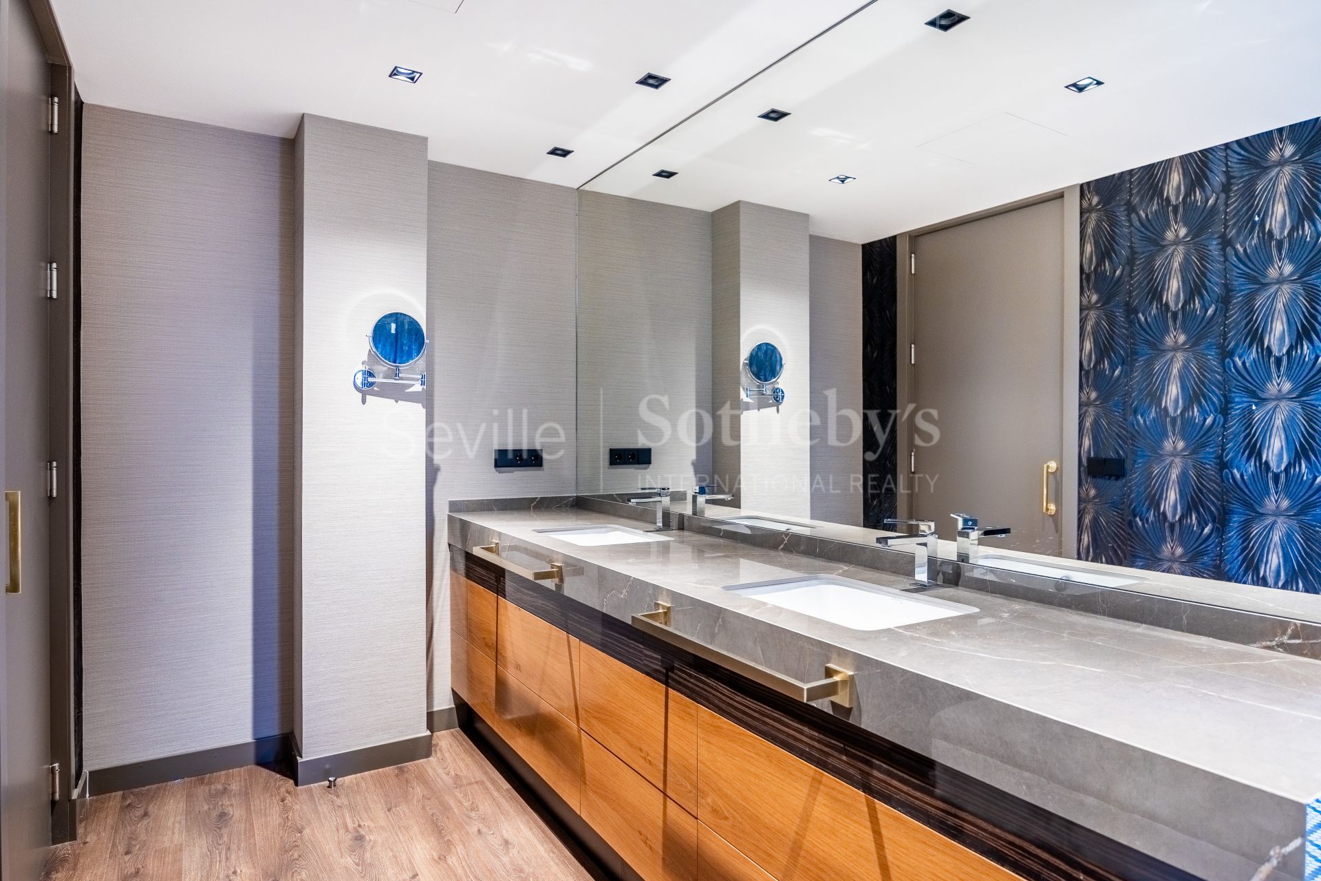 Exclusiva vivienda completamente reformada en la avenida principal de Vistahermosa