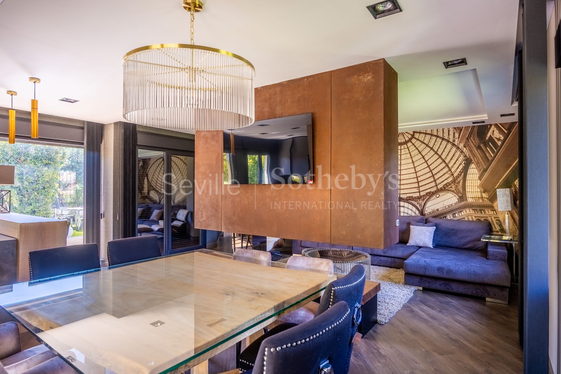Exclusiva vivienda completamente reformada en la avenida principal de Vistahermosa