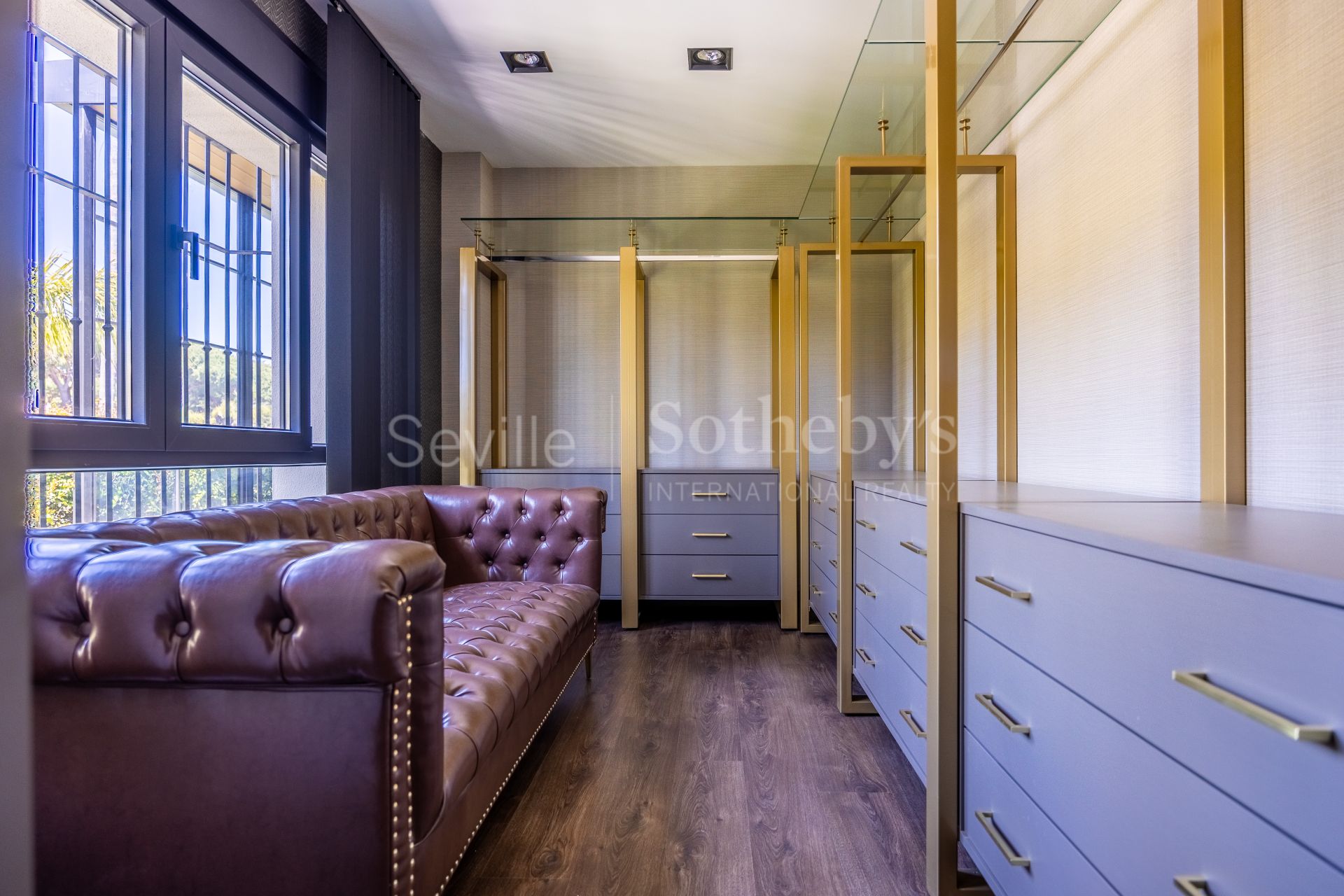 Exclusiva vivienda completamente reformada en la avenida principal de Vistahermosa