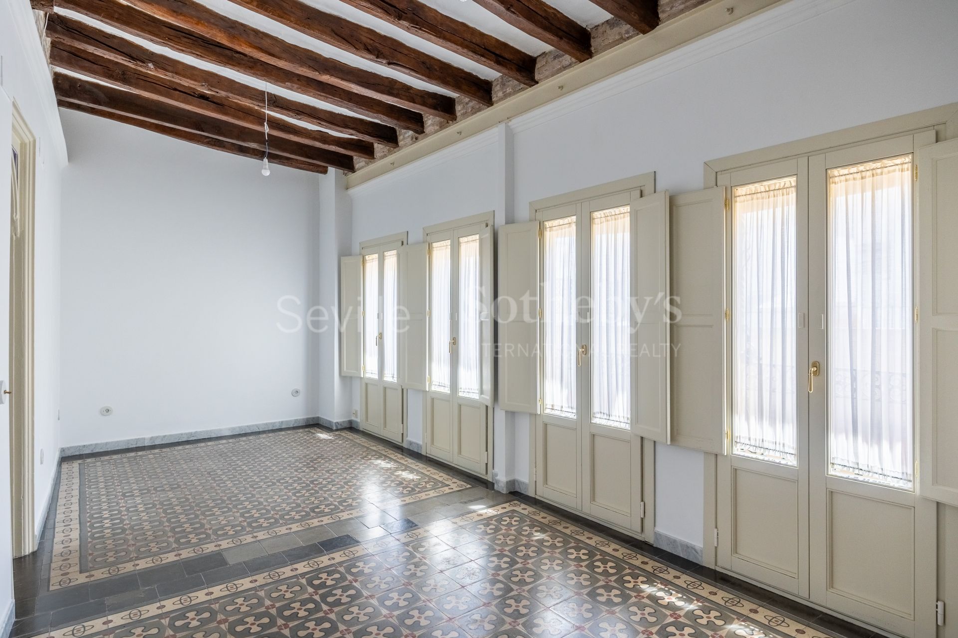 Piso reformado con balcón y vistas a la Giralda