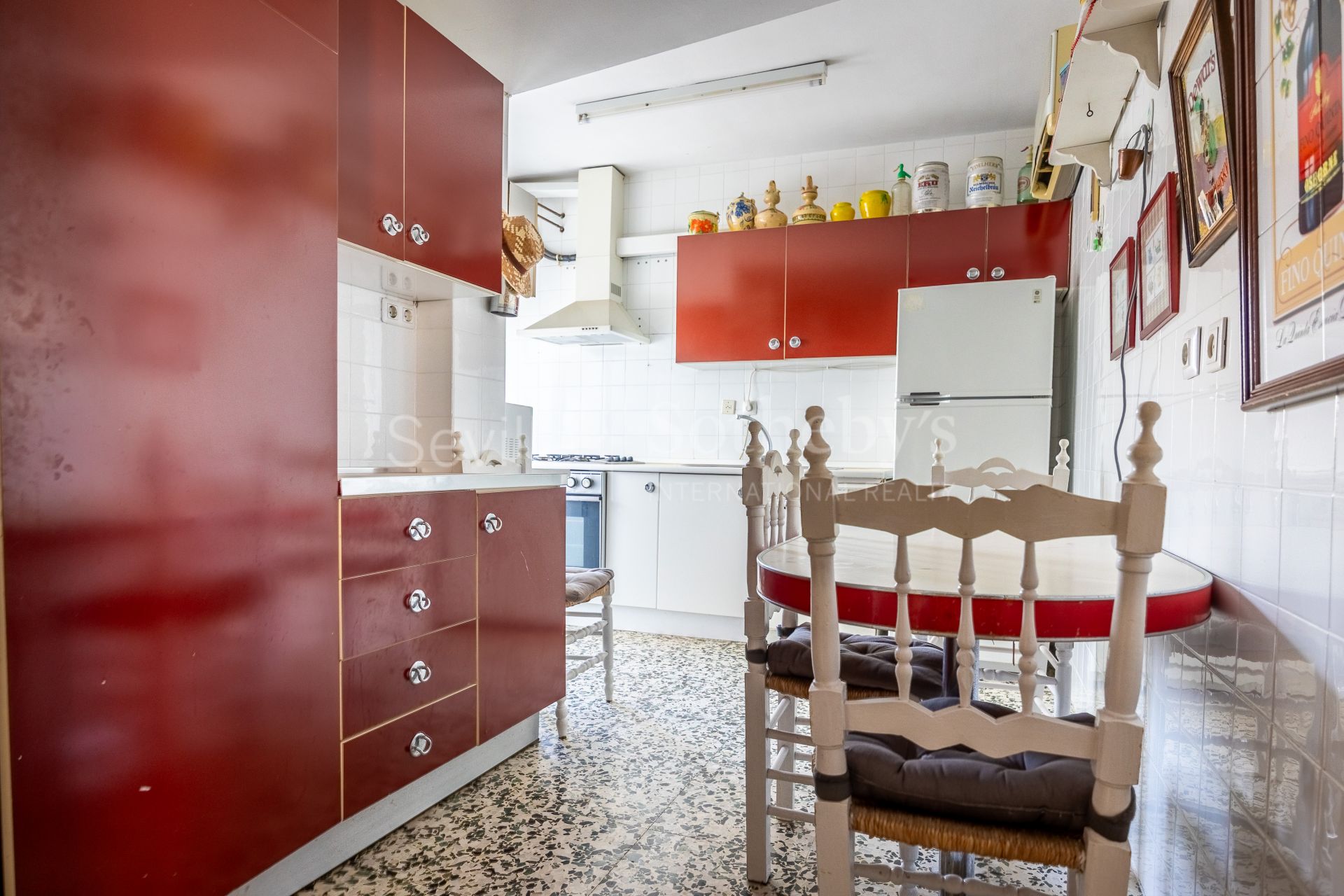 Five-room property in Seville's historic center and parking place