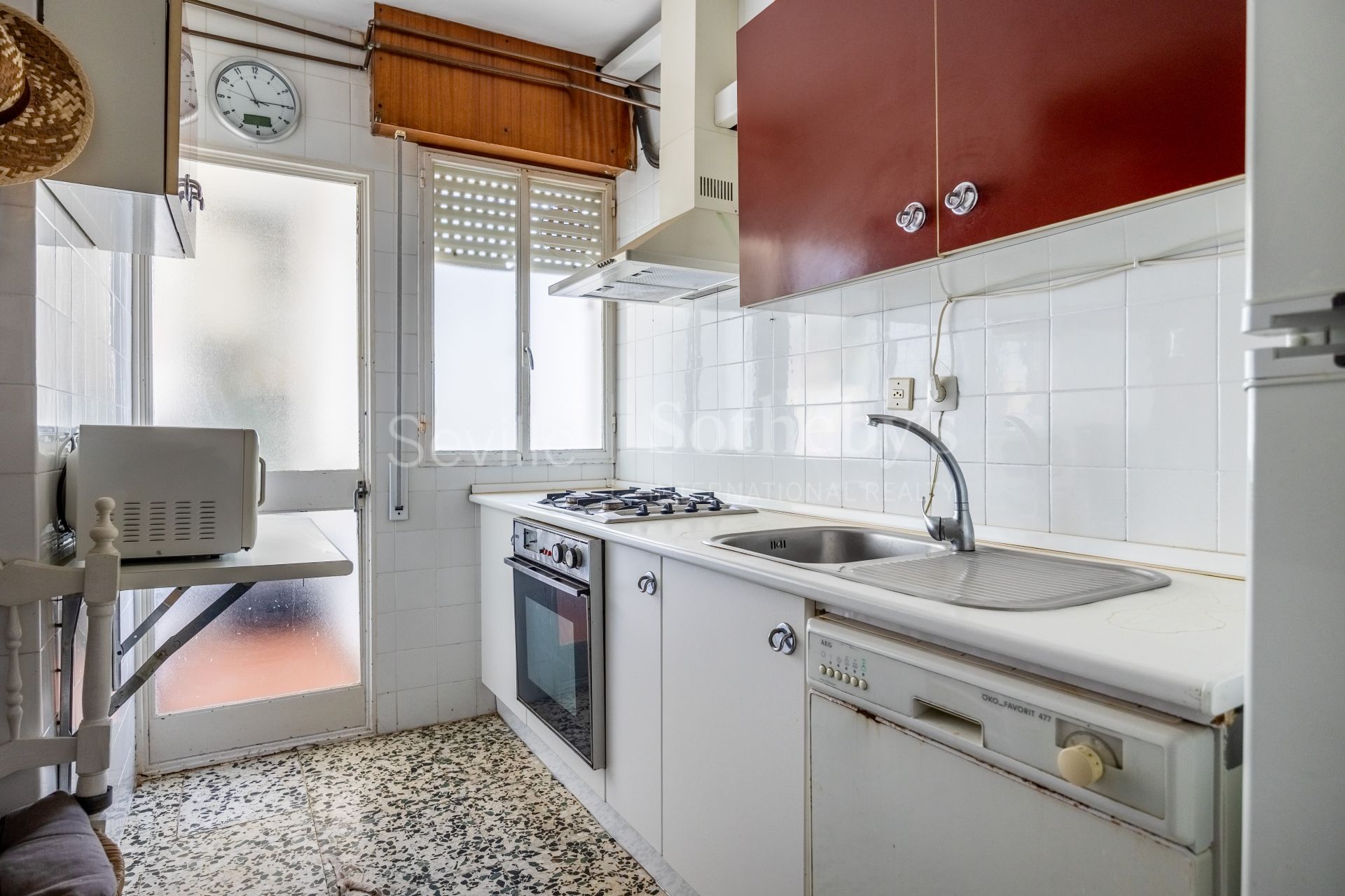Five-room property in Seville's historic center and parking place