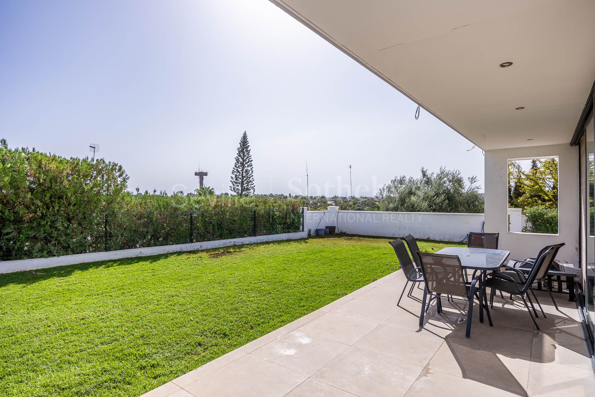 Contemporary Single-Family House Near Sevilla's Golf Club