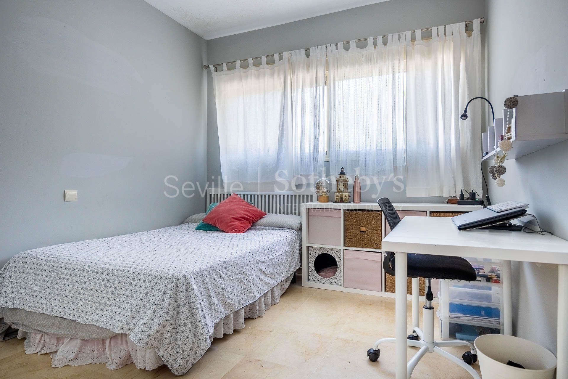 Property in the gated community of Sevilla Golf