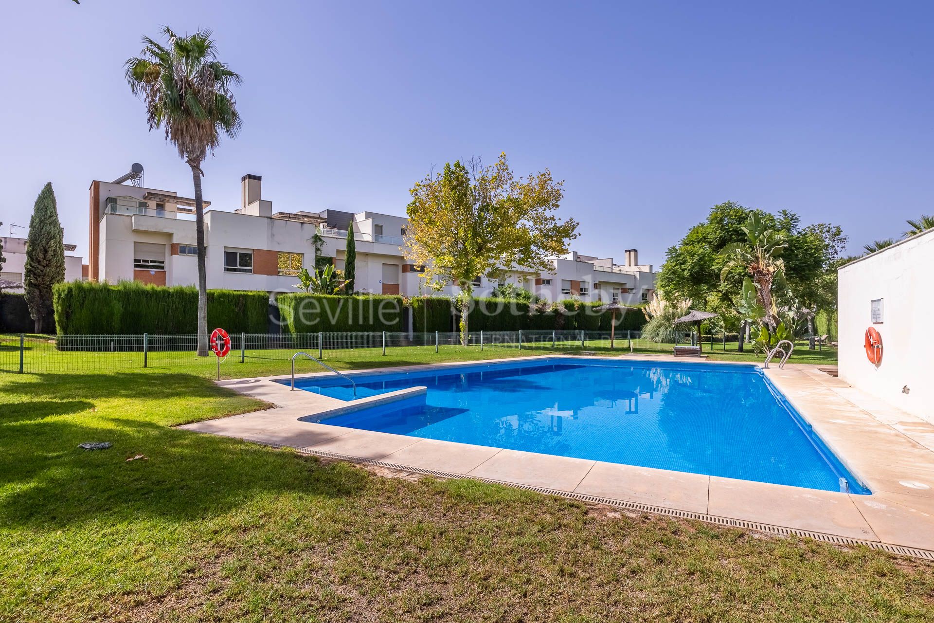 Property in the gated community of Sevilla Golf