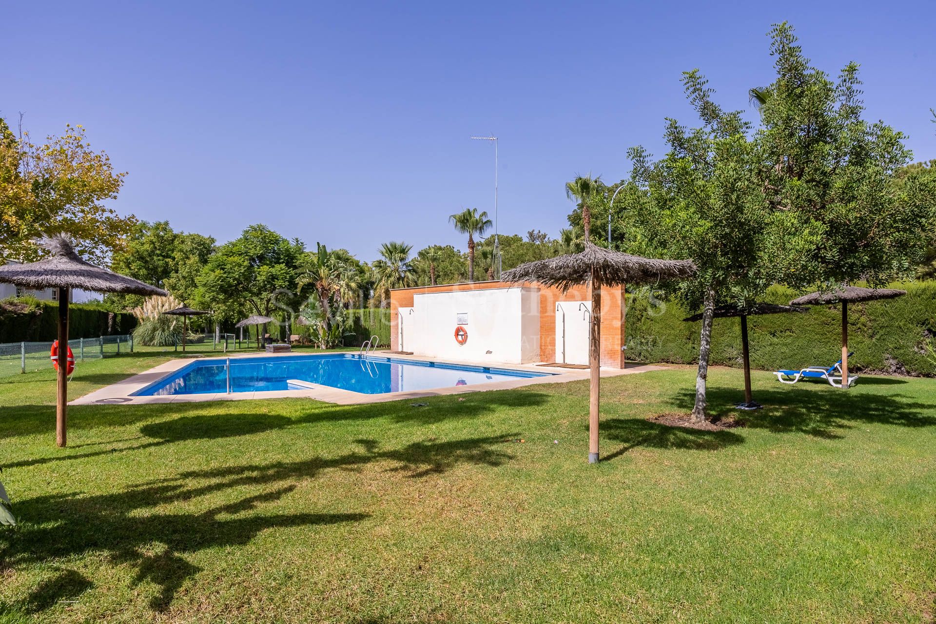 Property in the gated community of Sevilla Golf