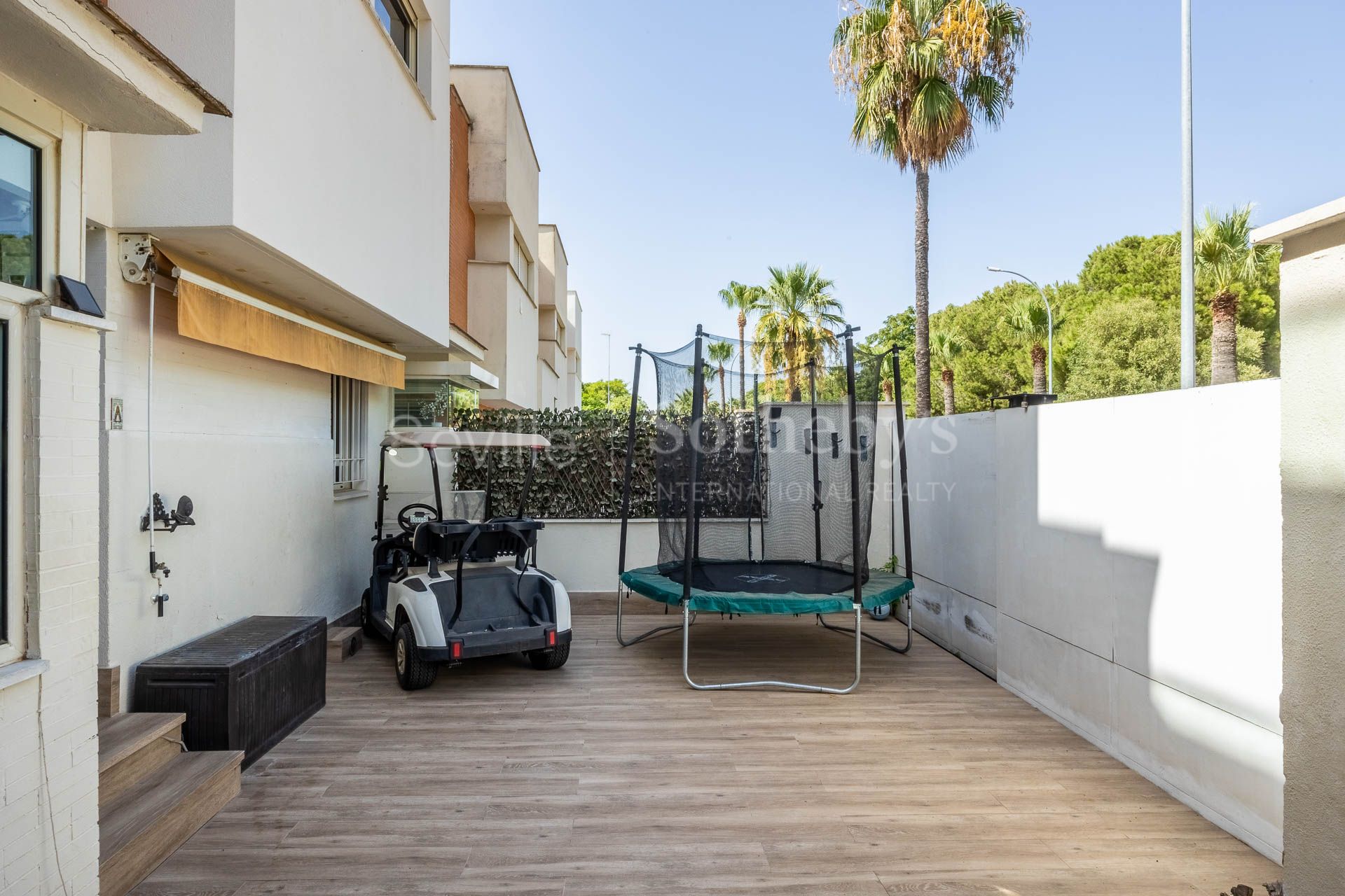 Property in the gated community of Sevilla Golf