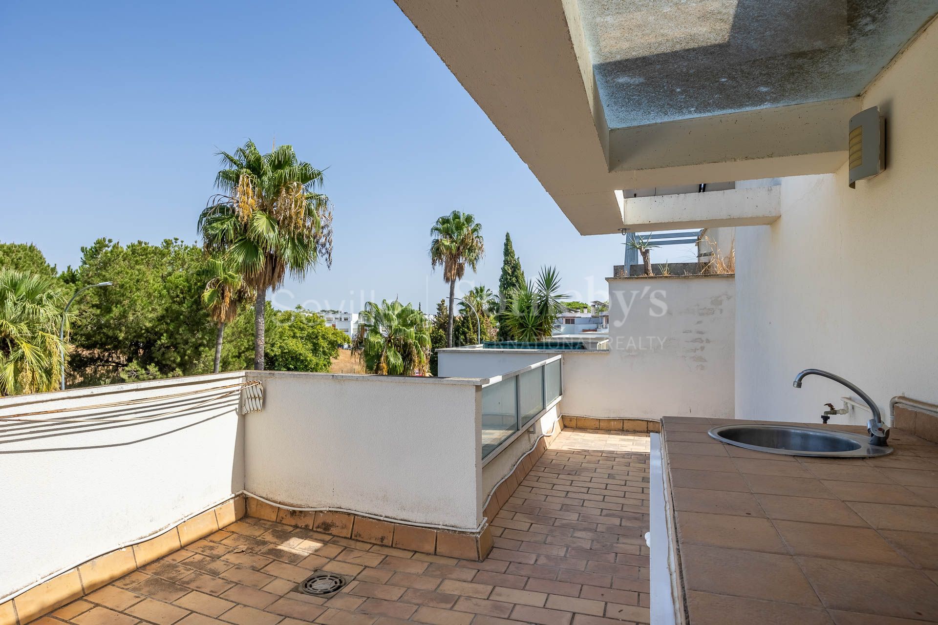 Property in the gated community of Sevilla Golf