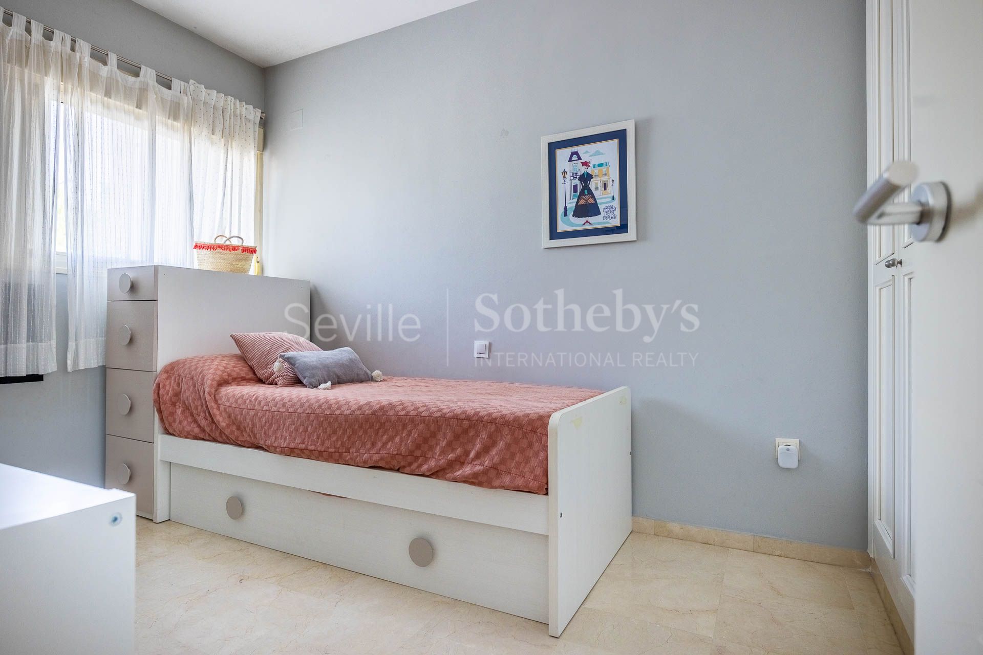 Property in the gated community of Sevilla Golf