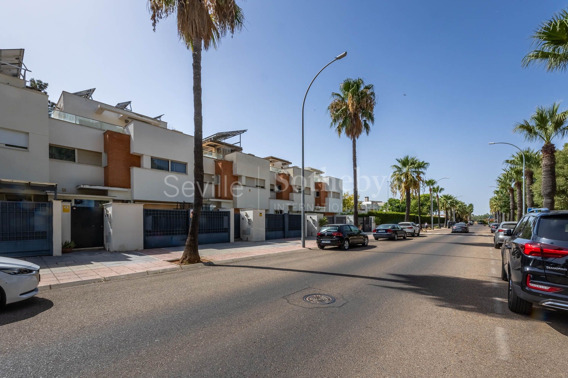 Property in the gated community of Sevilla Golf