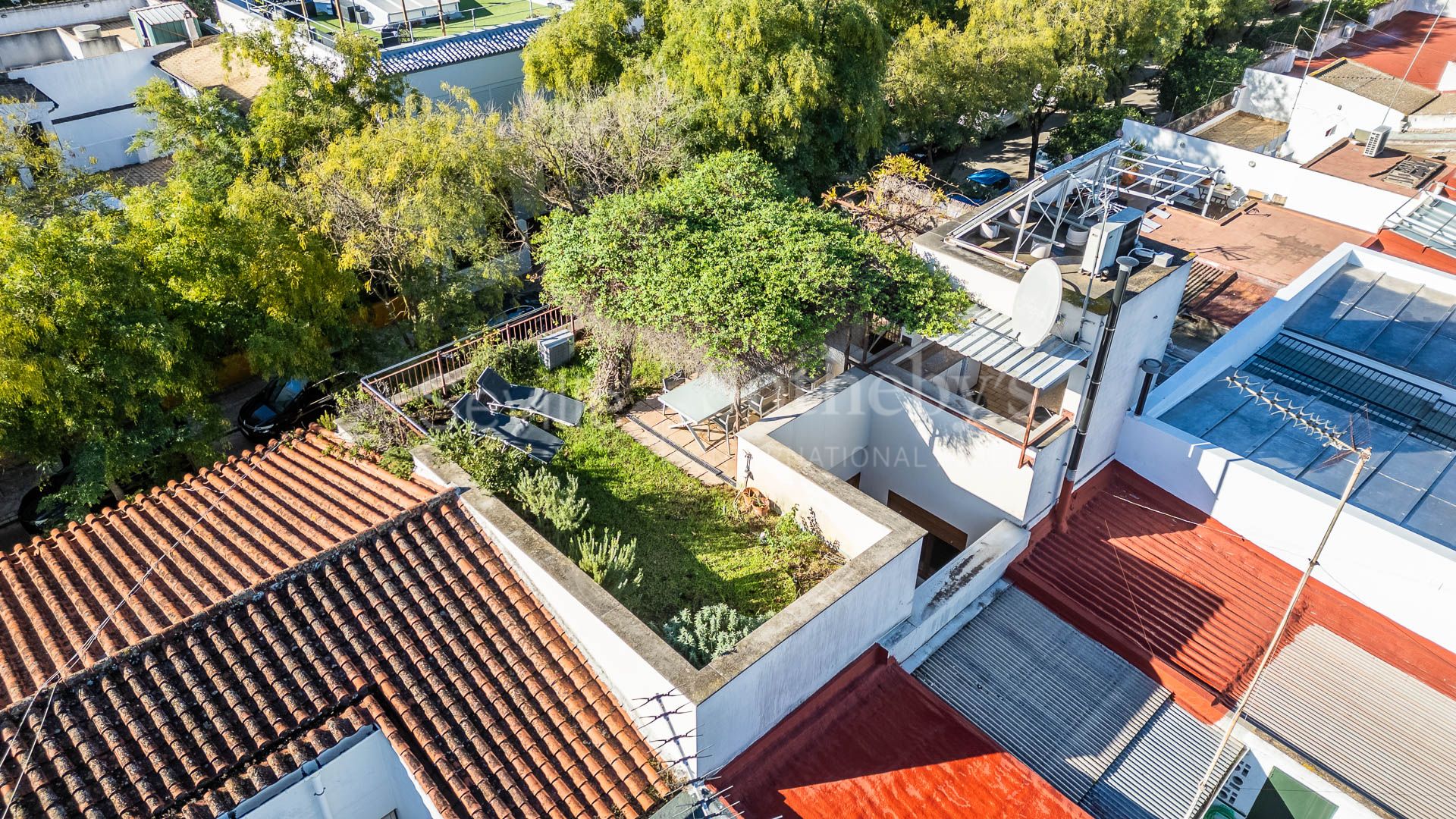 Casa exclusiva con terraza en La Barriada España