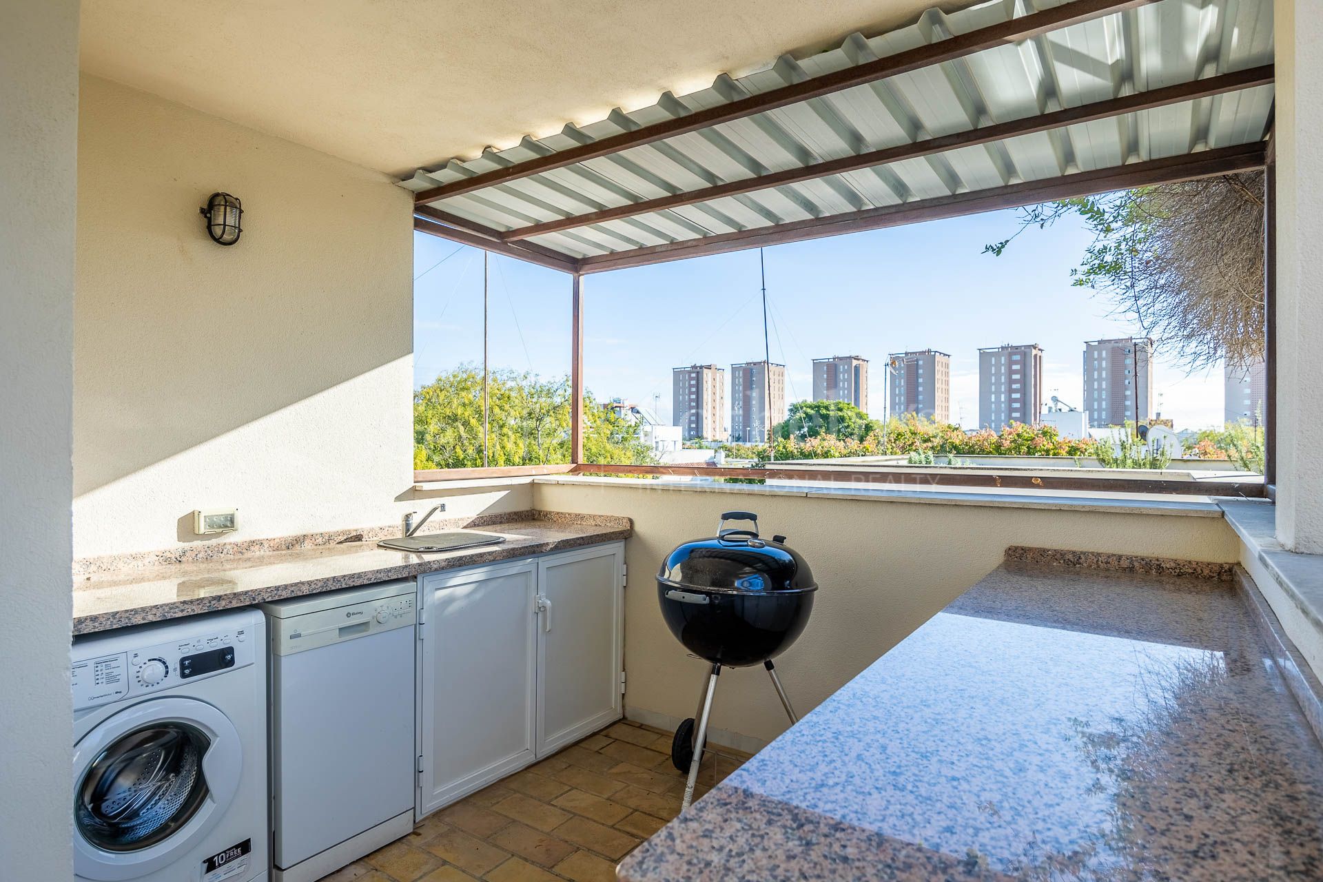 Casa exclusiva con terraza en La Barriada España