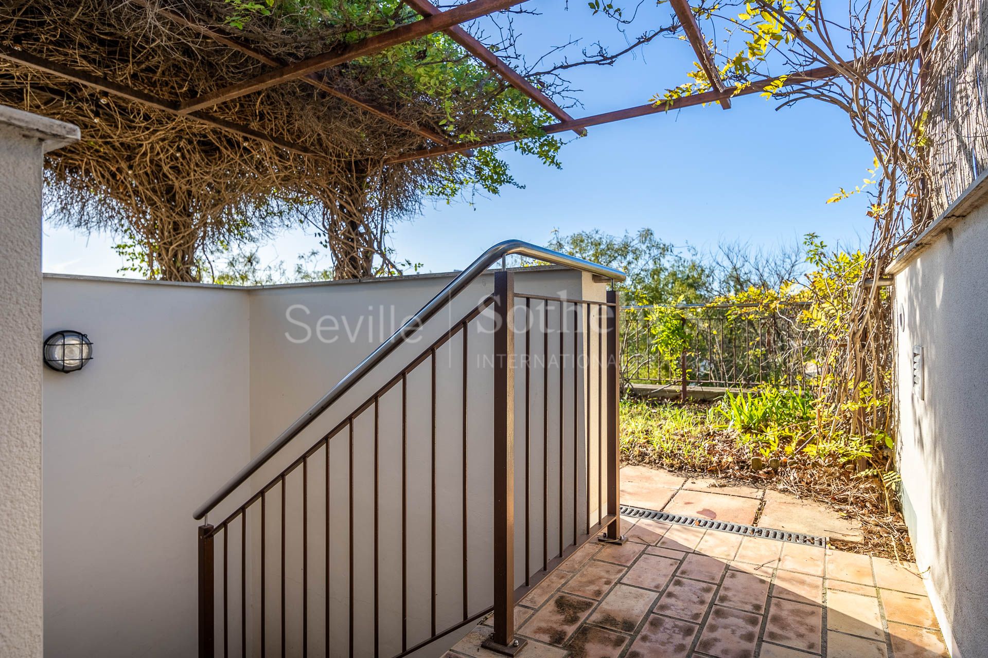 Casa exclusiva con terraza en La Barriada España