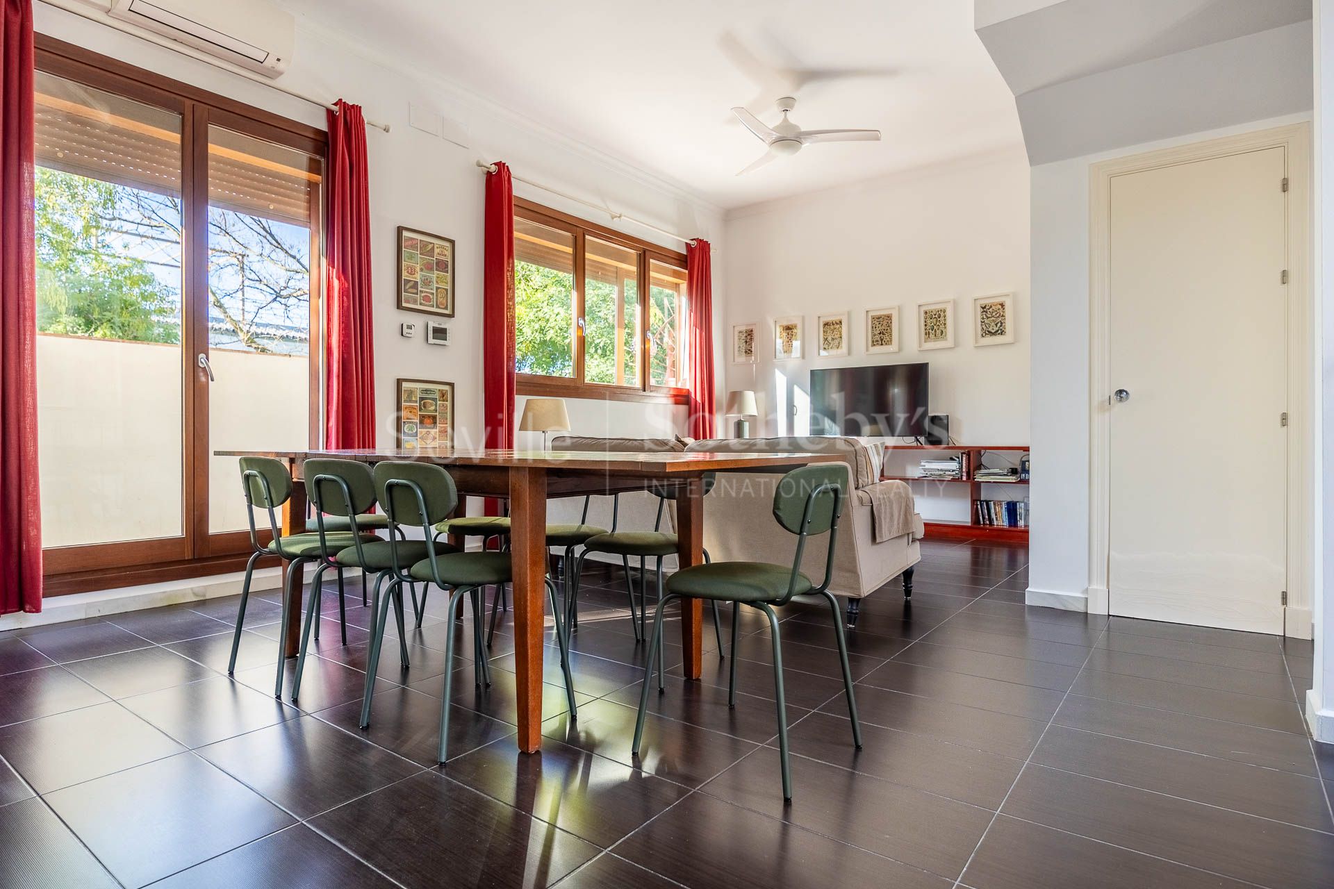 Casa exclusiva con terraza en La Barriada España