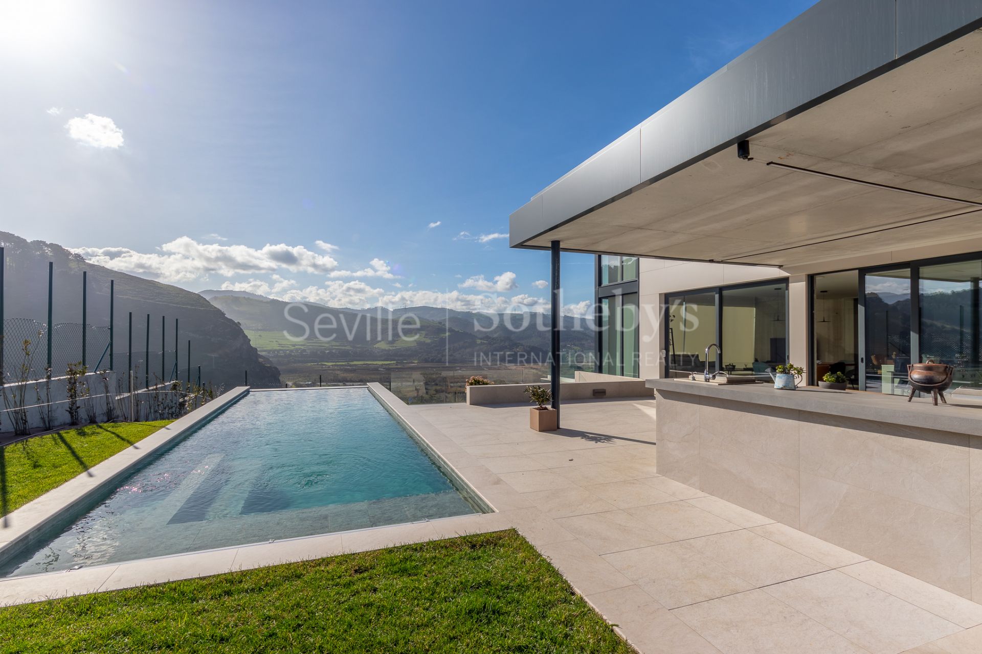 Exclusiva vivienda con vistas panorámicas al mar Cantábrico