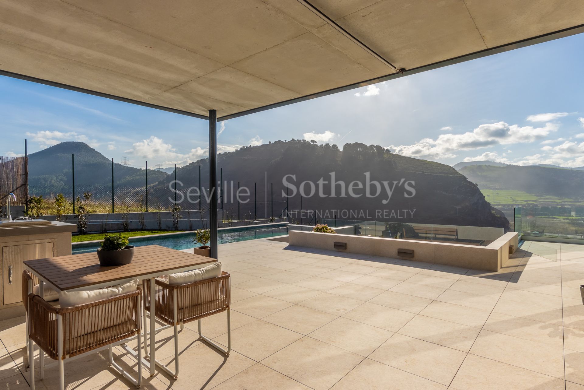 Exclusive residence with panoramic views of the Cantabrian Sea