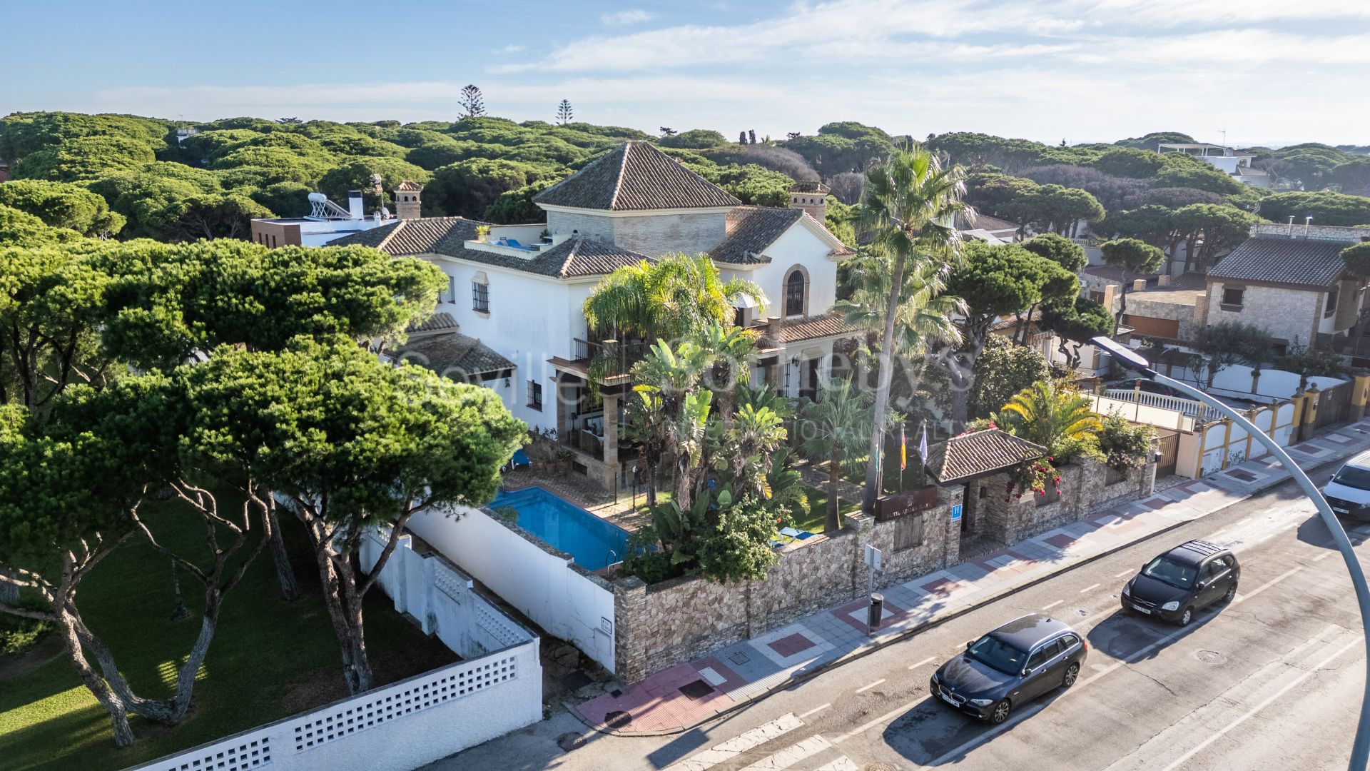 Seafront hotel in La Barrosa area