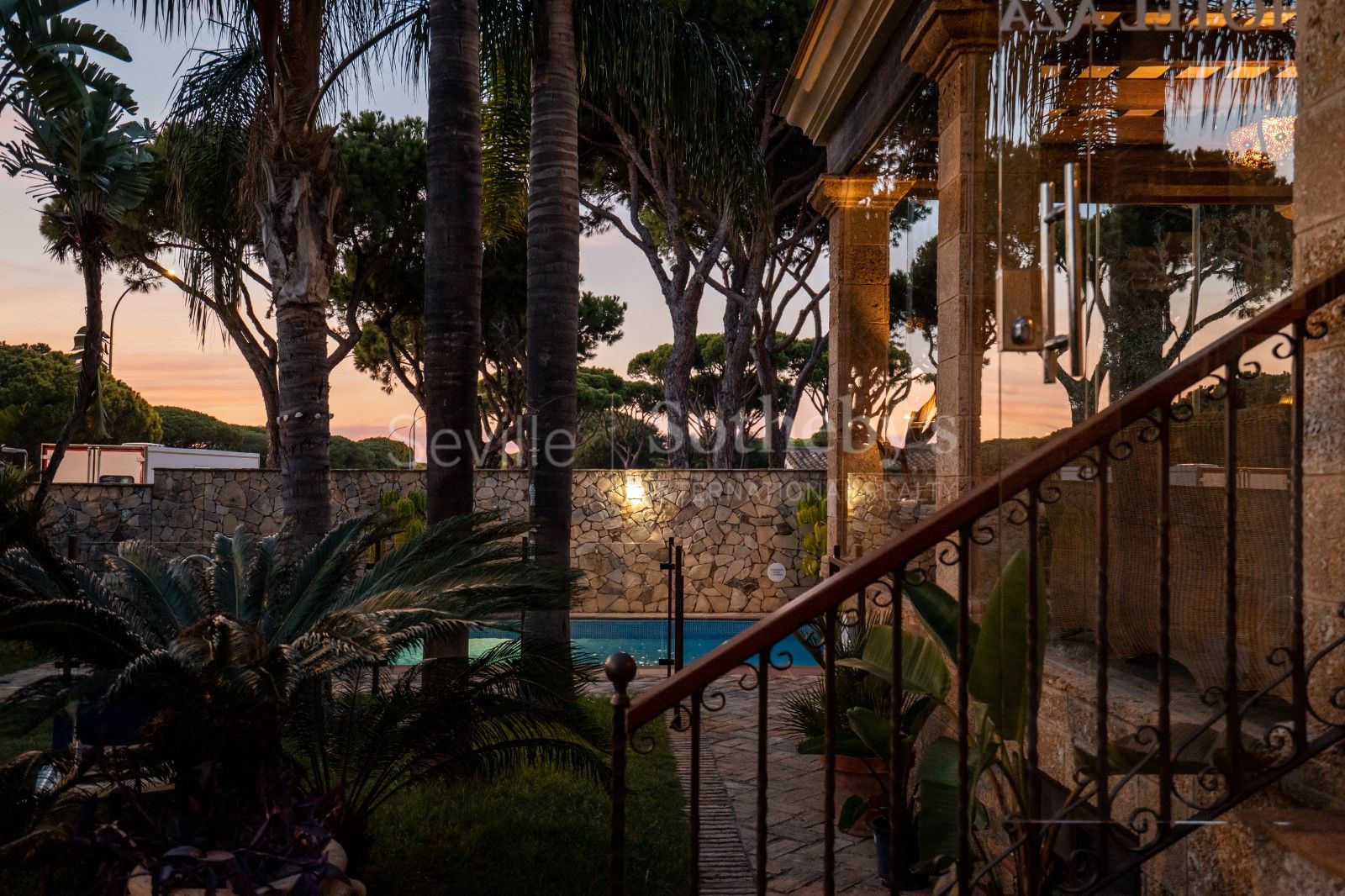 Hotel con vistas al mar en urbanización de La Barrosa (Chiclana de la Frontera)