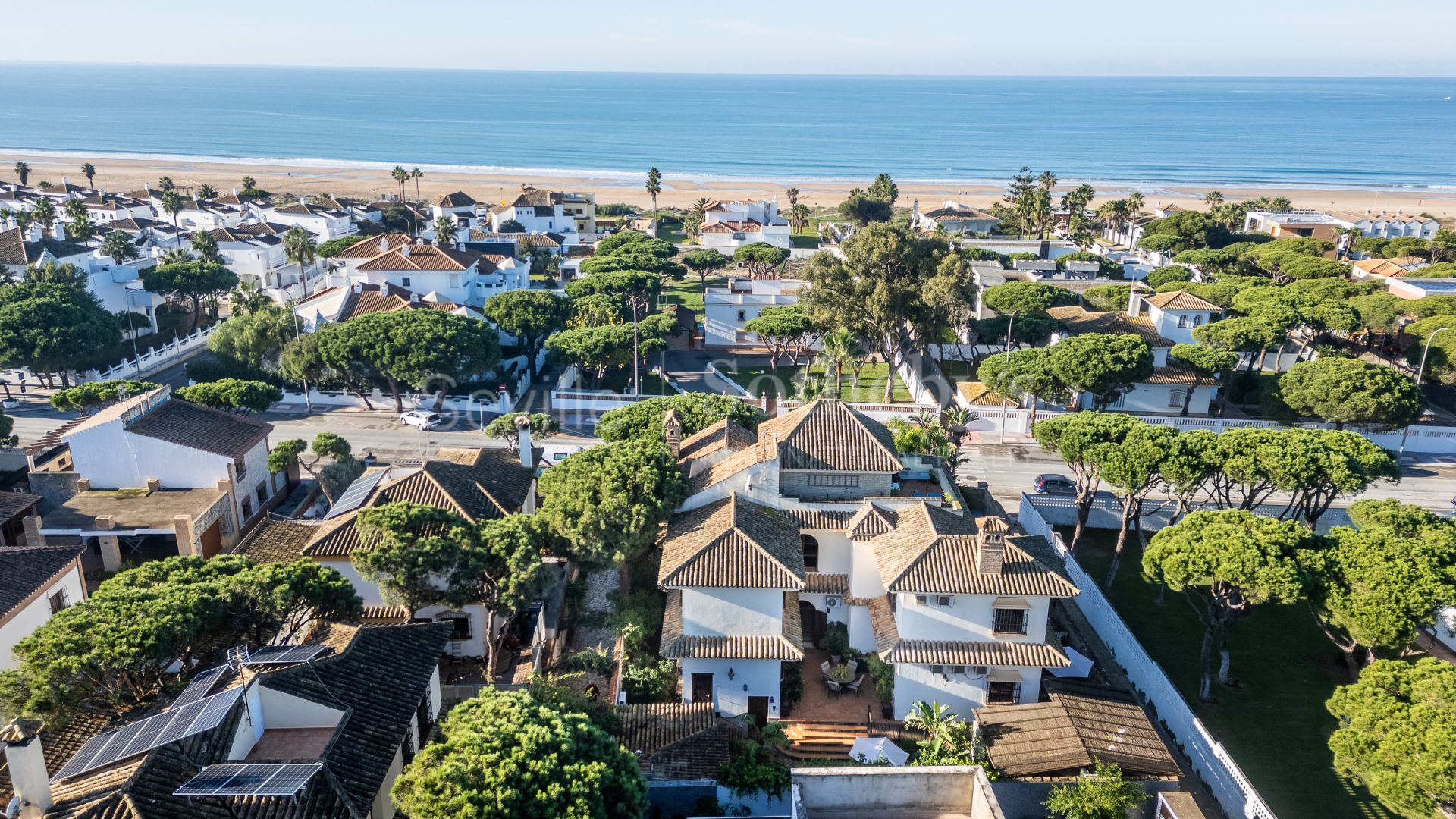 Seafront hotel in La Barrosa area