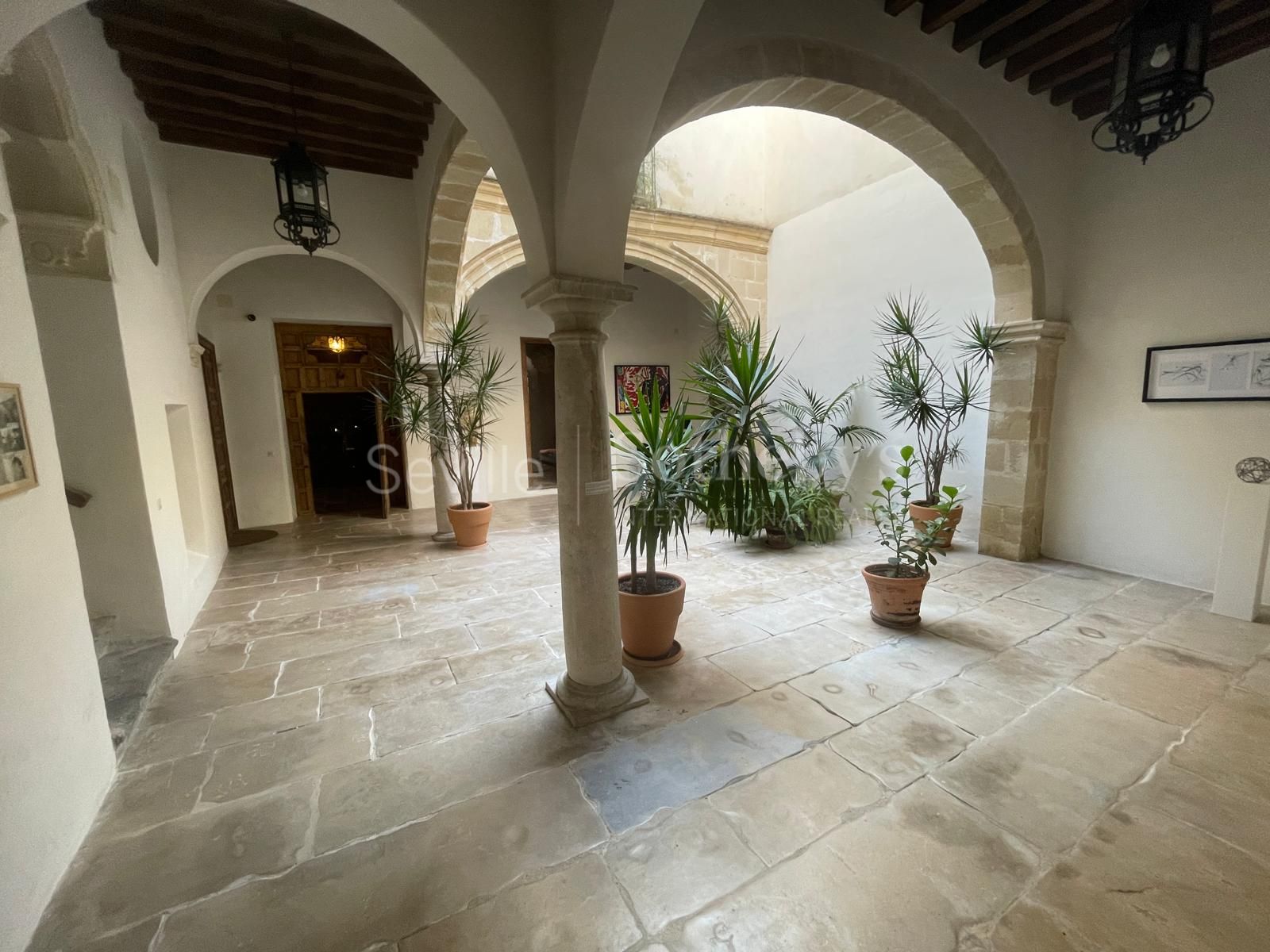 Casa restaurada con piscina y vistas panorámicas en el casco antiguo