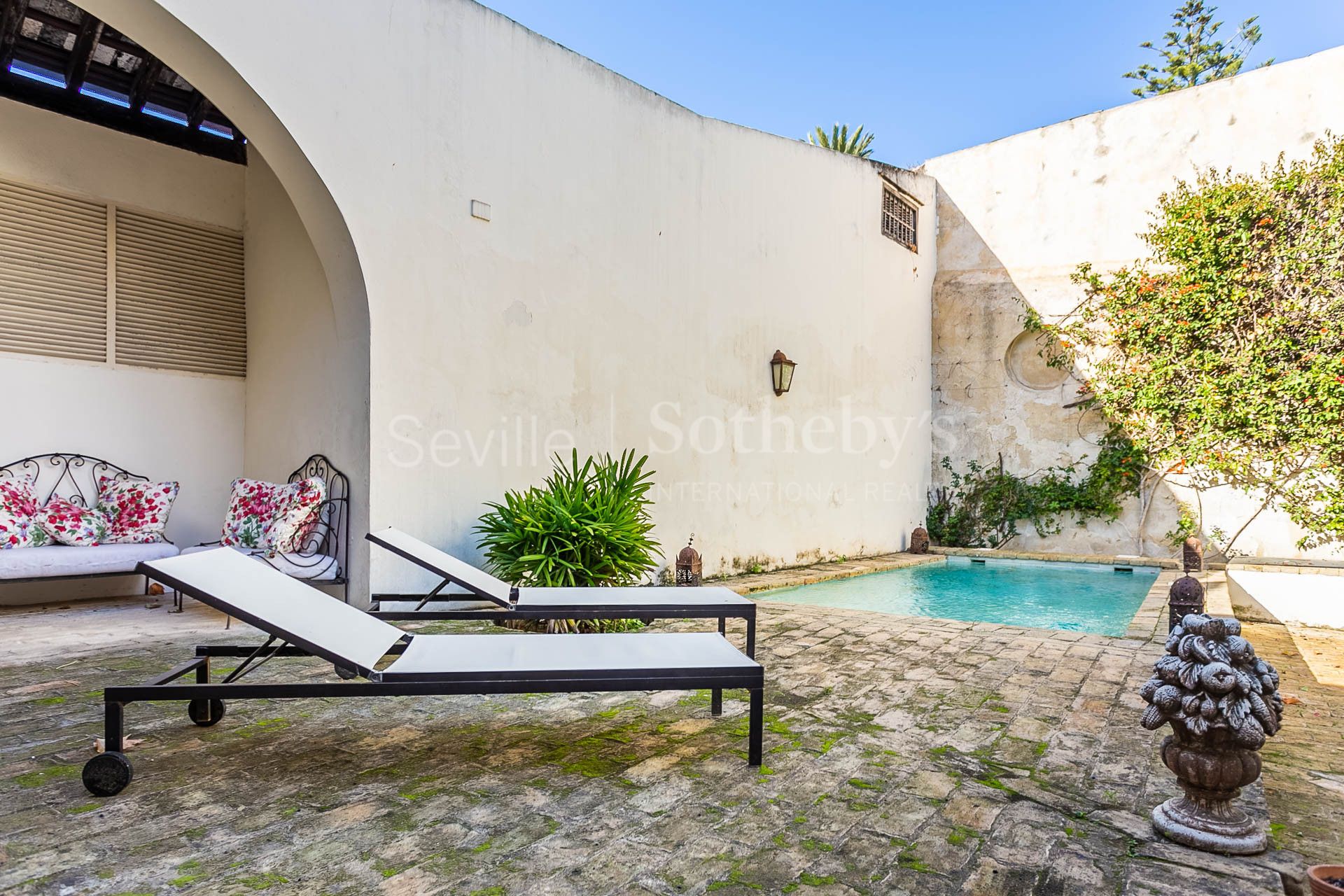 Casa restaurada con piscina y vistas panorámicas en el casco antiguo