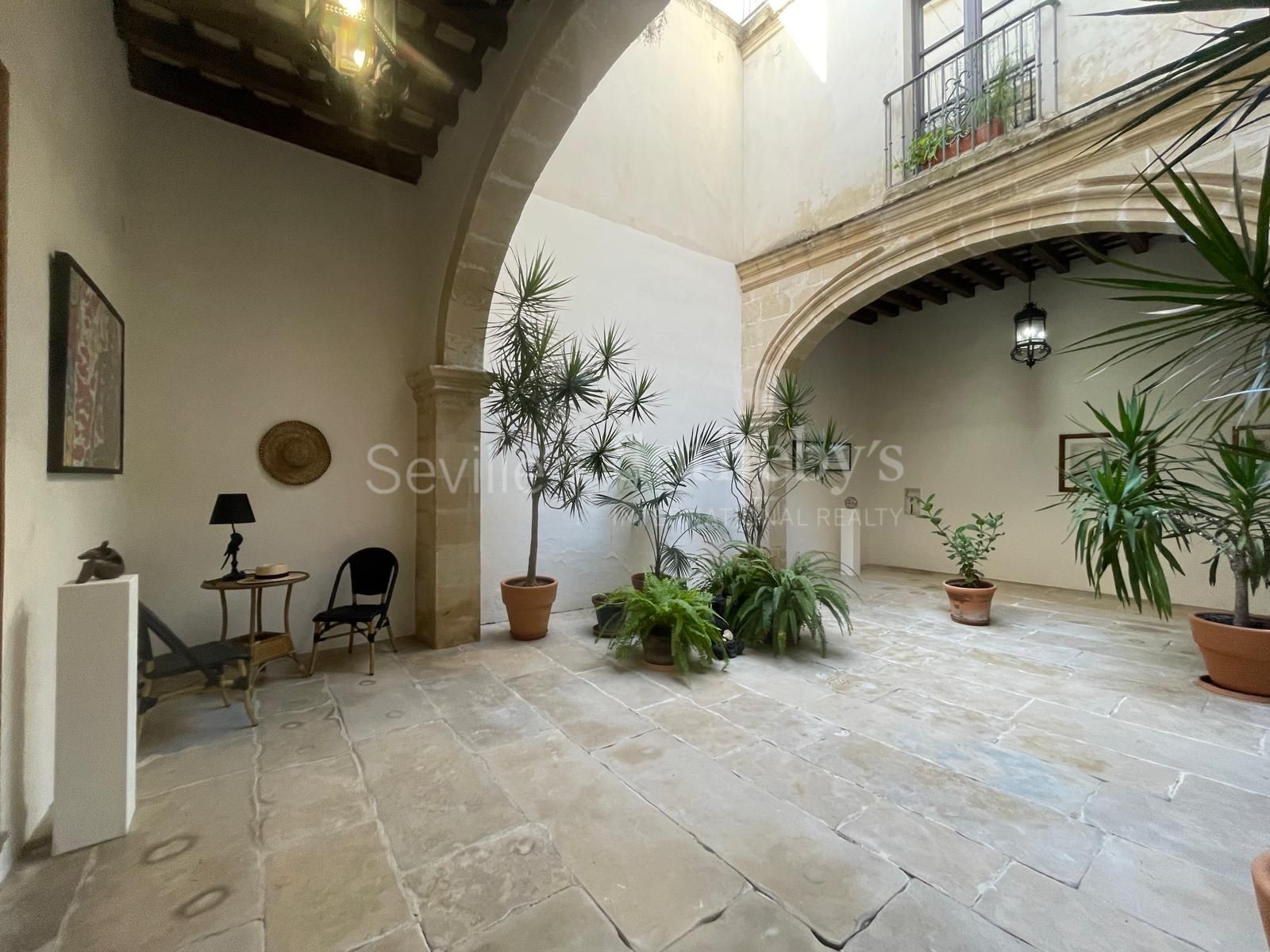 Casa restaurada con piscina y vistas panorámicas en el casco antiguo