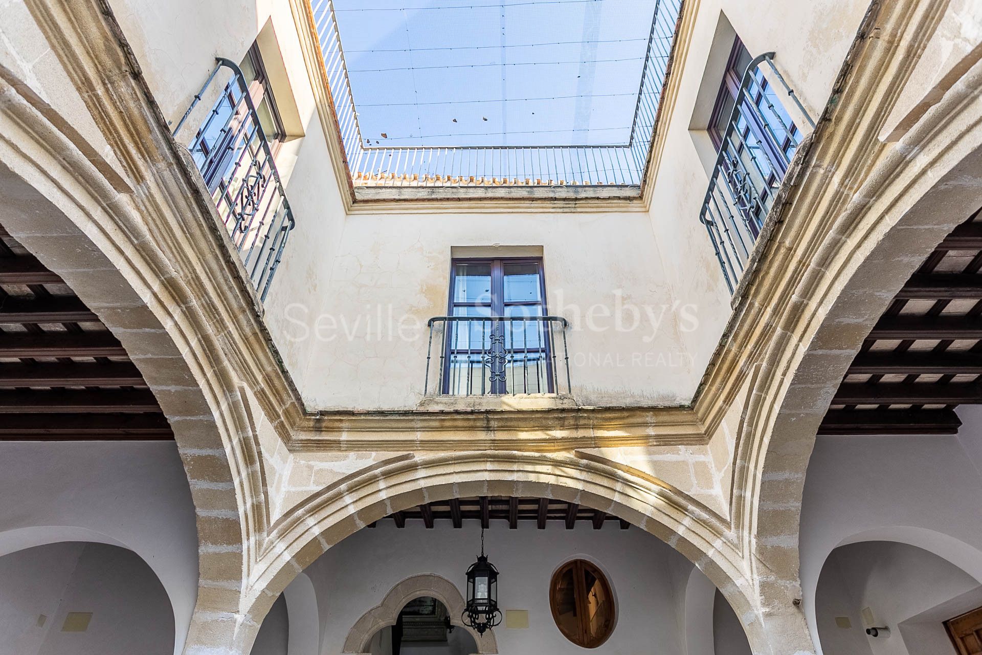 Casa restaurada con piscina y vistas panorámicas en el casco antiguo