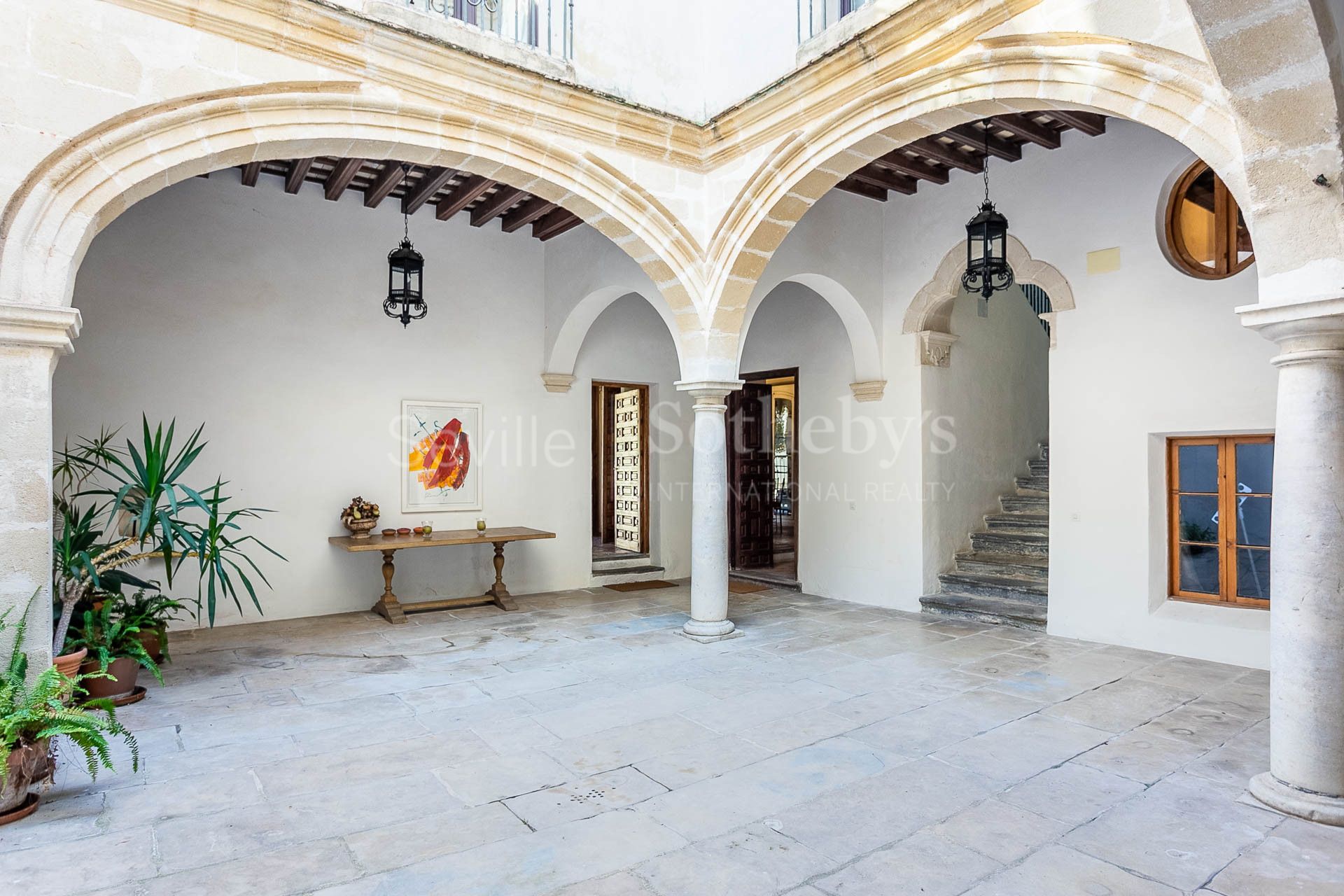 Casa restaurada con piscina y vistas panorámicas en el casco antiguo