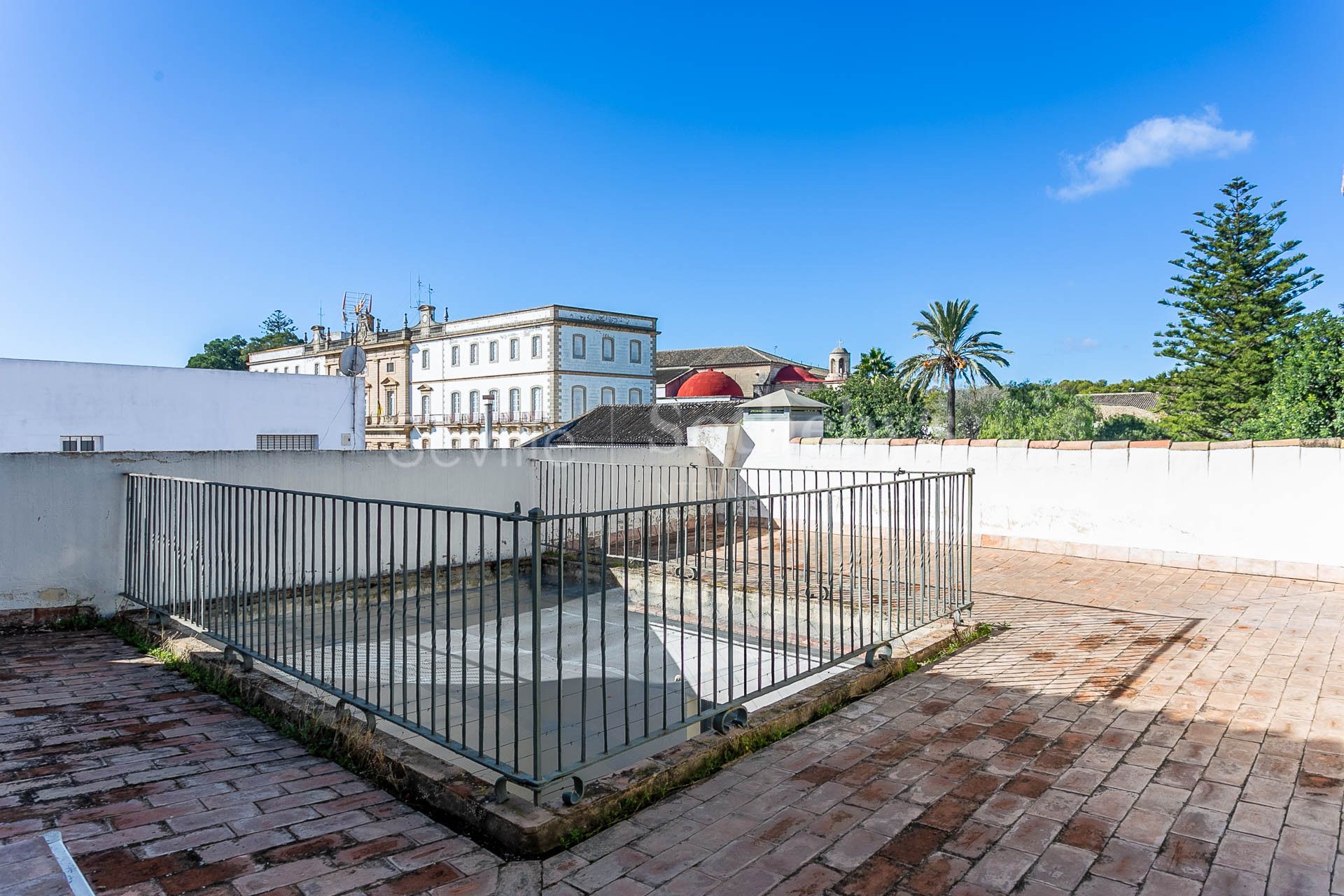 Casa restaurada con piscina y vistas panorámicas en el casco antiguo