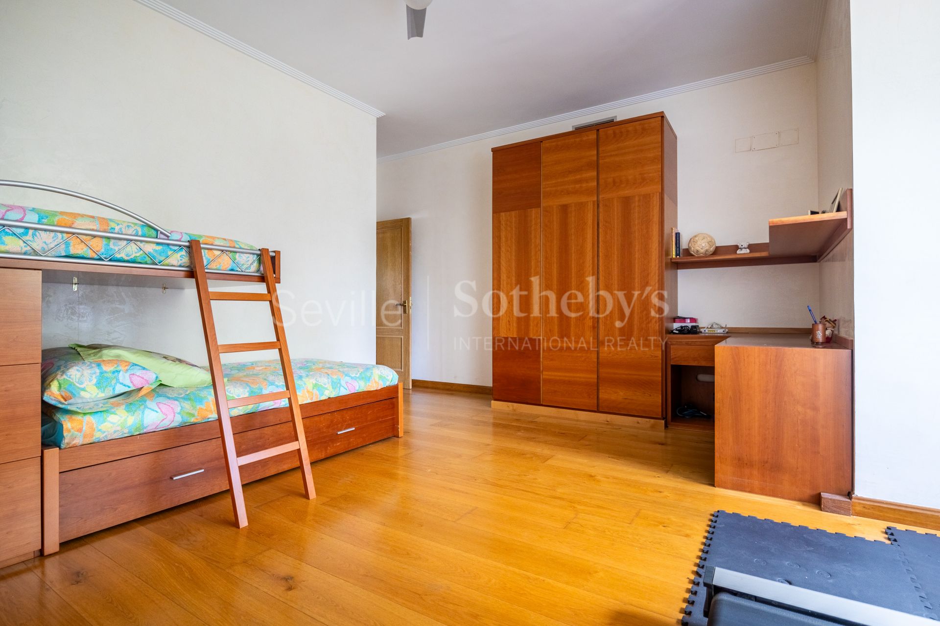 Exclusive detached home with mature garden in El Zaudín