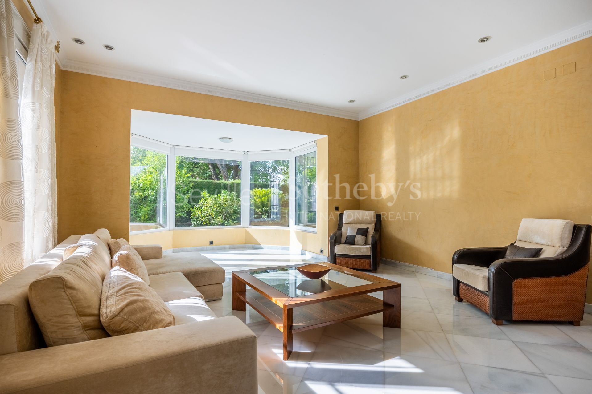 Exclusive detached home with mature garden in El Zaudín