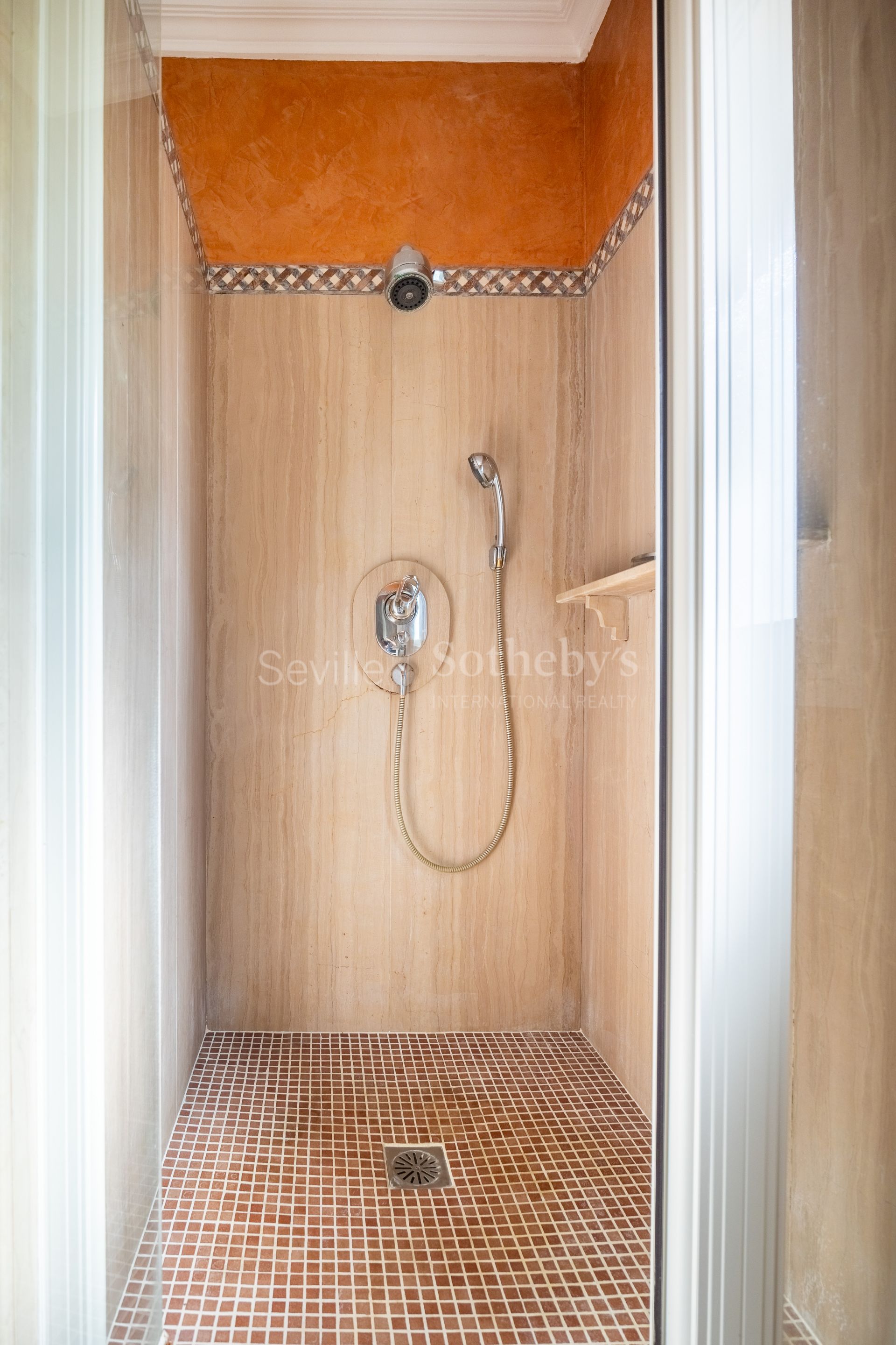 Exclusive detached home with mature garden in El Zaudín