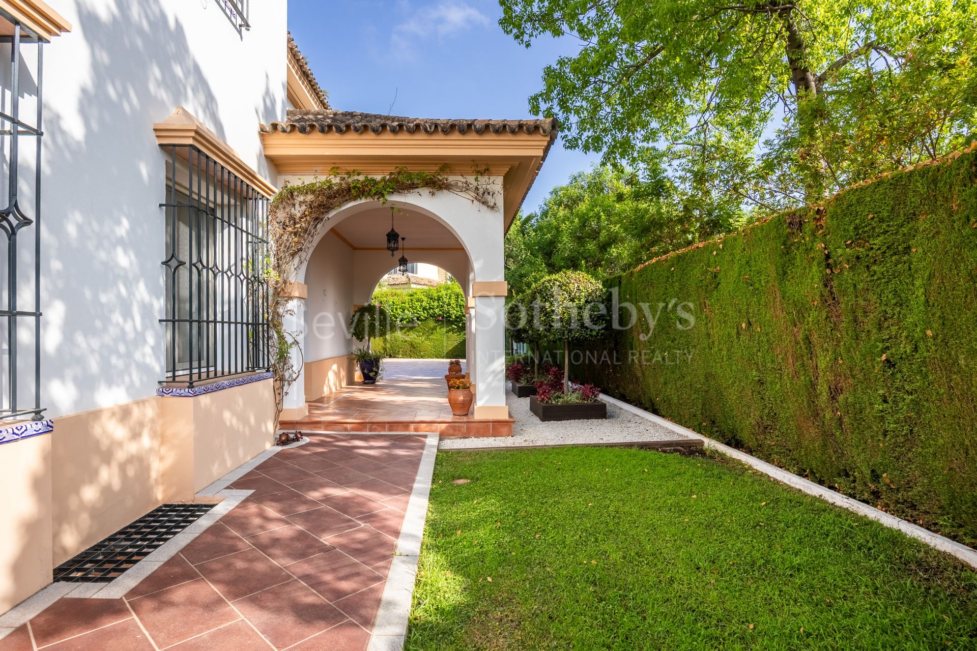 Exclusive detached home with mature garden in El Zaudín