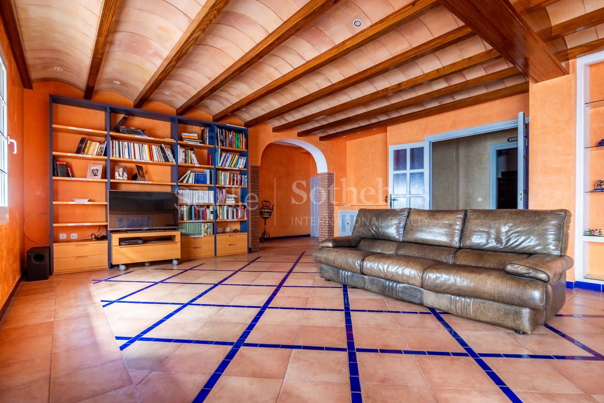 Exclusive detached home with mature garden in El Zaudín