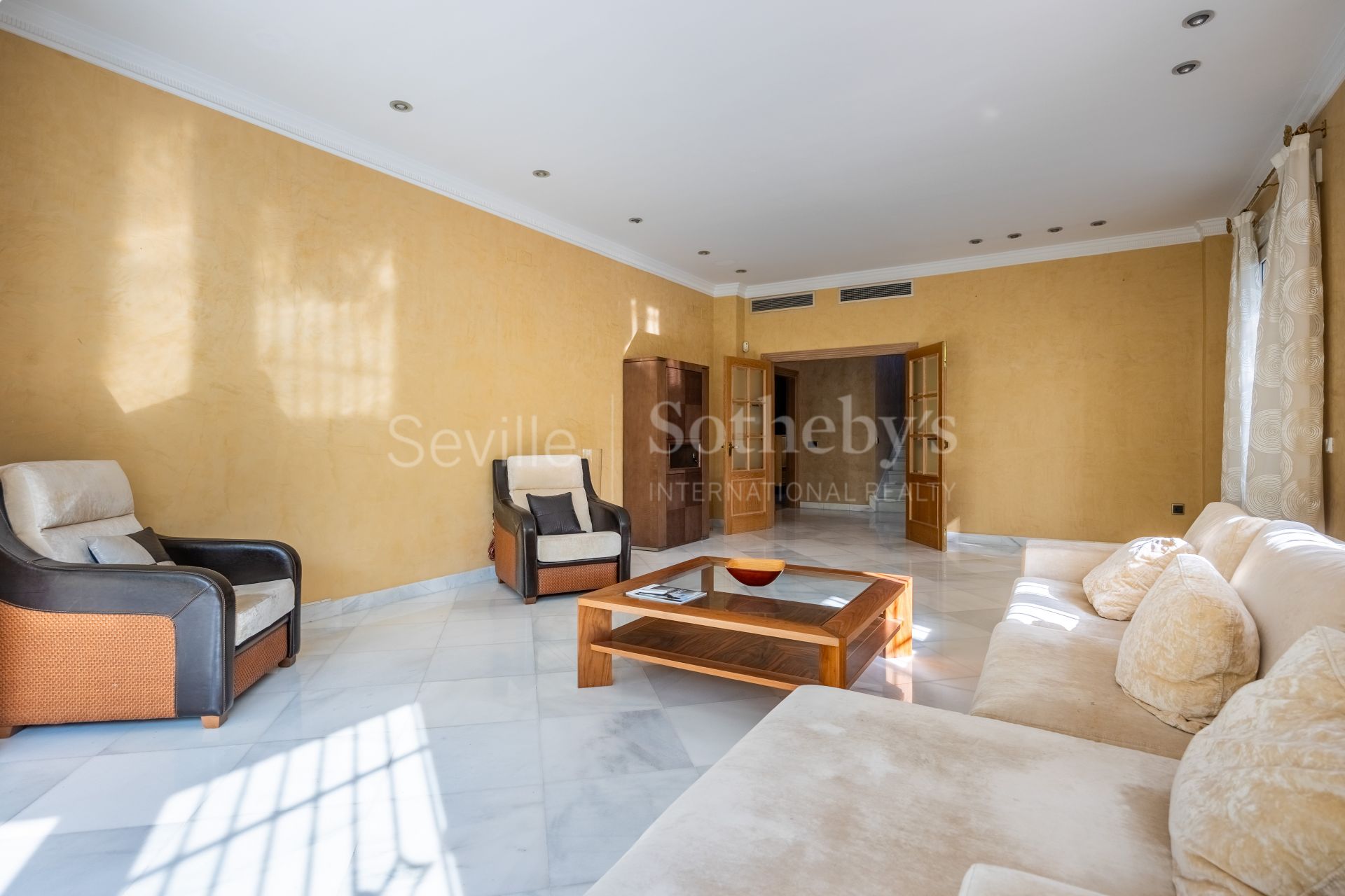 Exclusive detached home with mature garden in El Zaudín