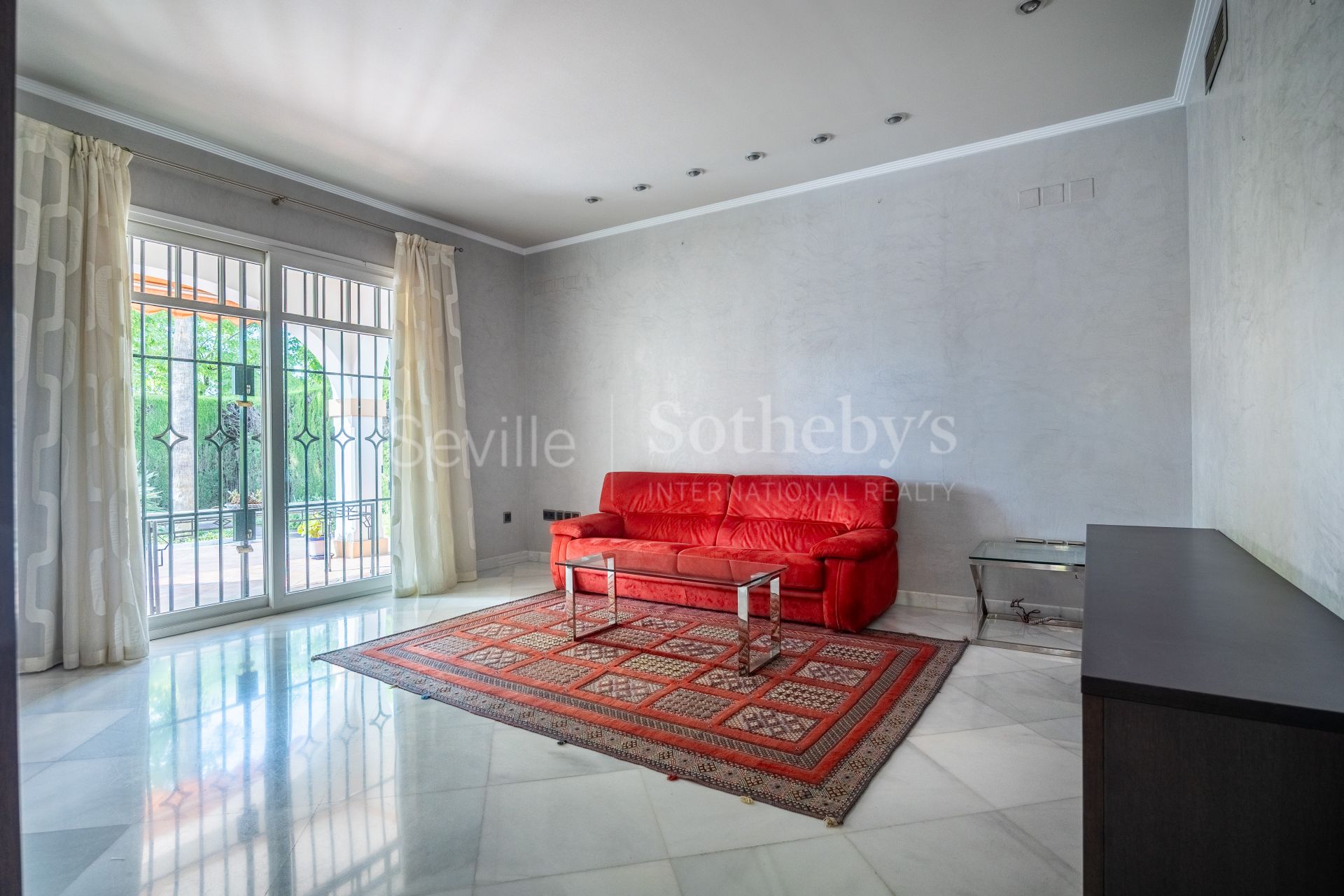 Exclusive detached home with mature garden in El Zaudín