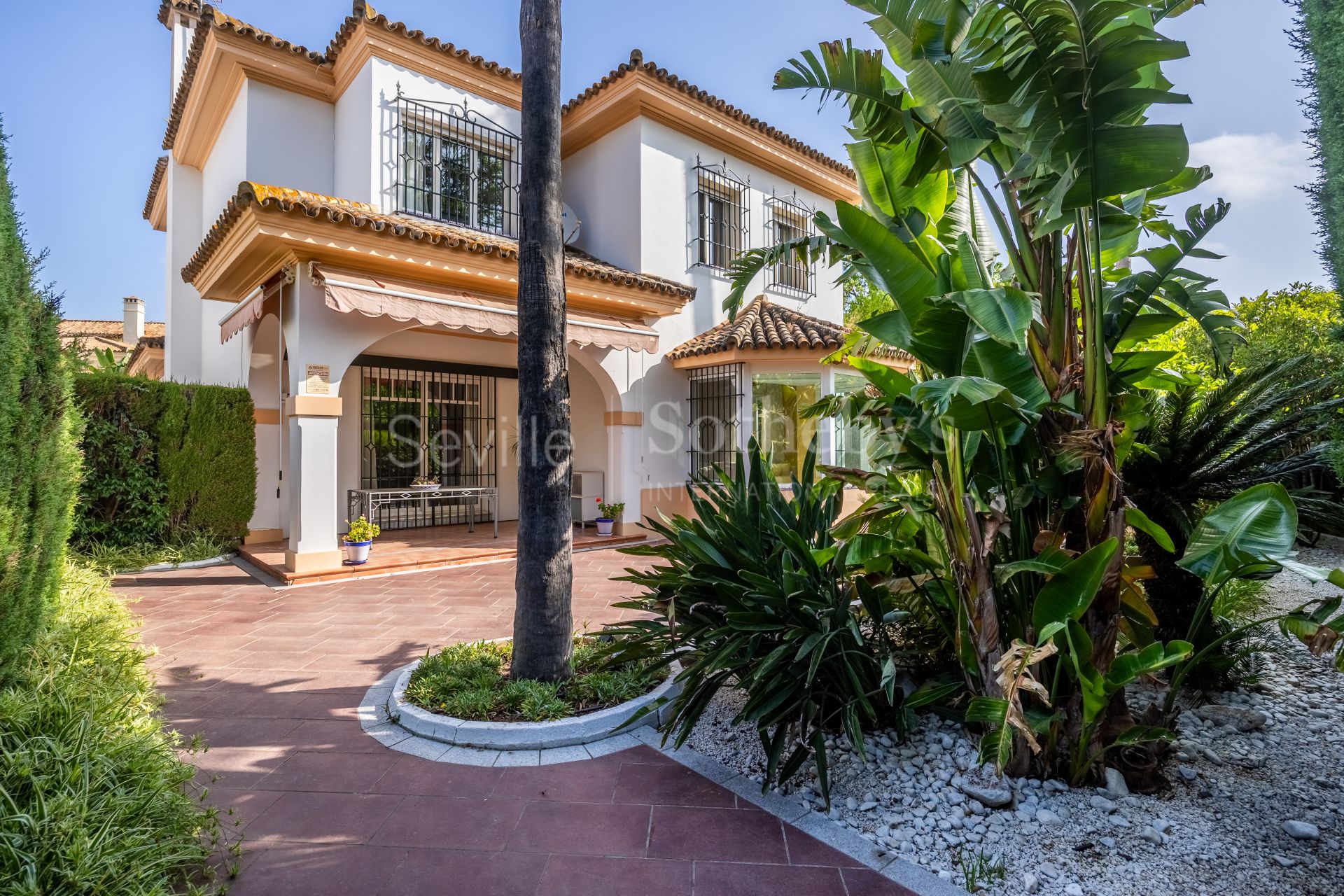 Exclusive detached home with mature garden in El Zaudín