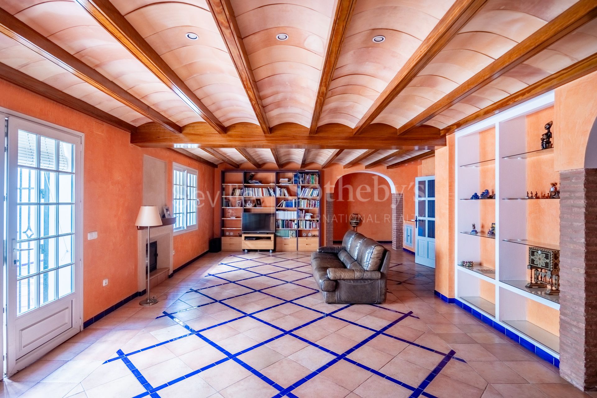 Exclusive detached home with mature garden in El Zaudín