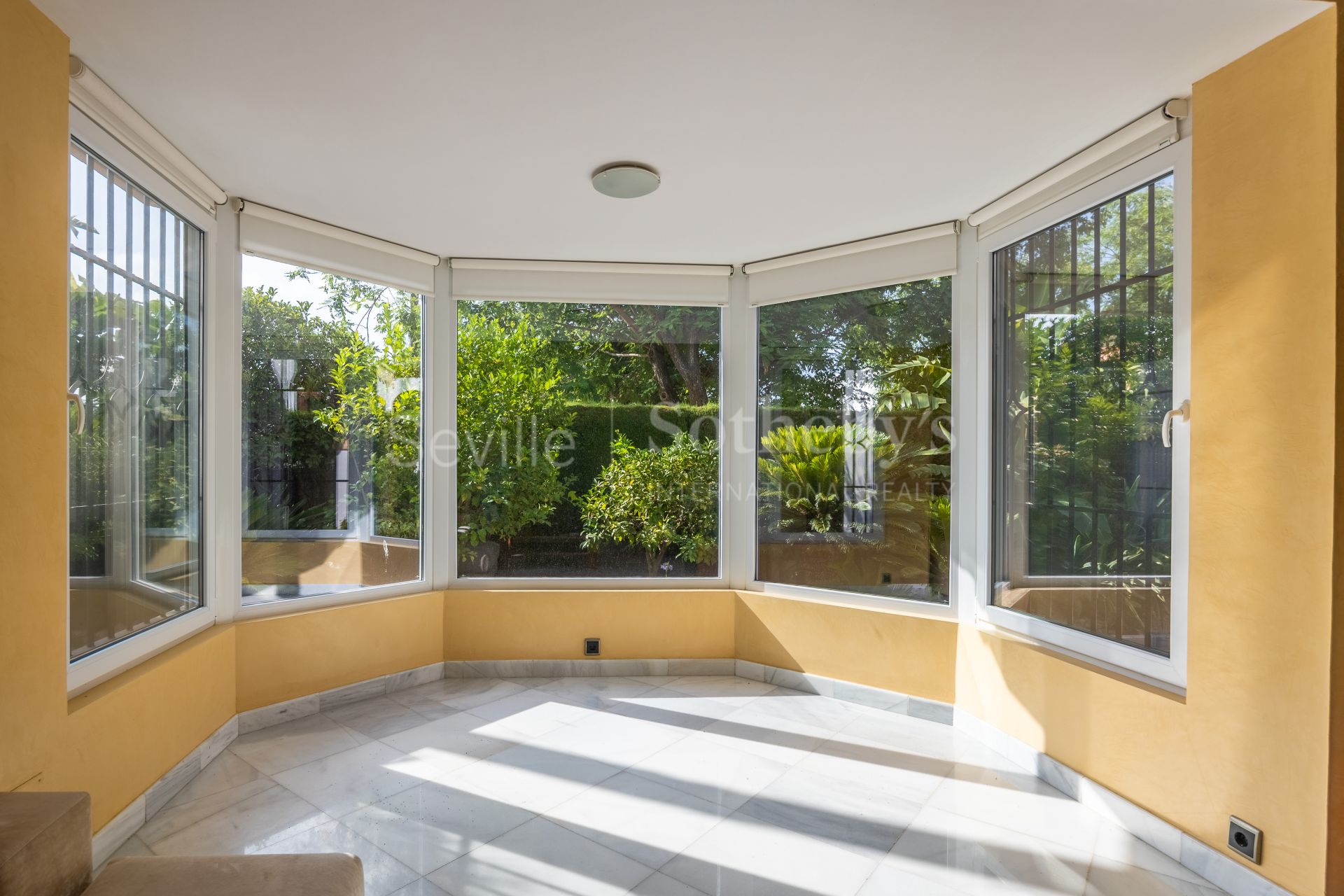 Exclusive detached home with mature garden in El Zaudín