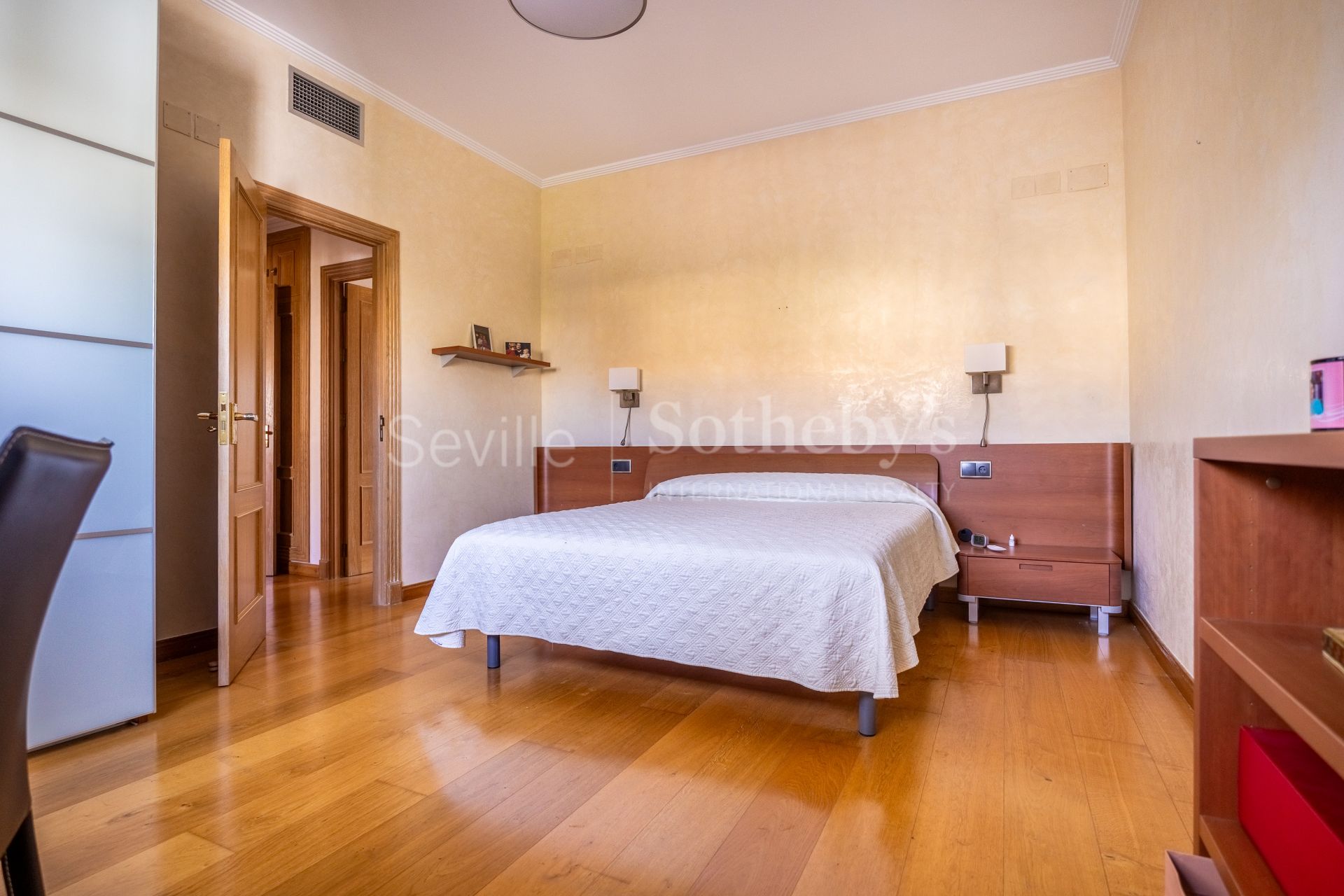 Exclusive detached home with mature garden in El Zaudín