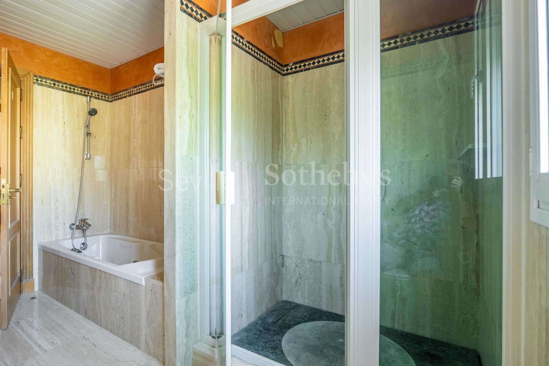 Exclusive detached home with mature garden in El Zaudín