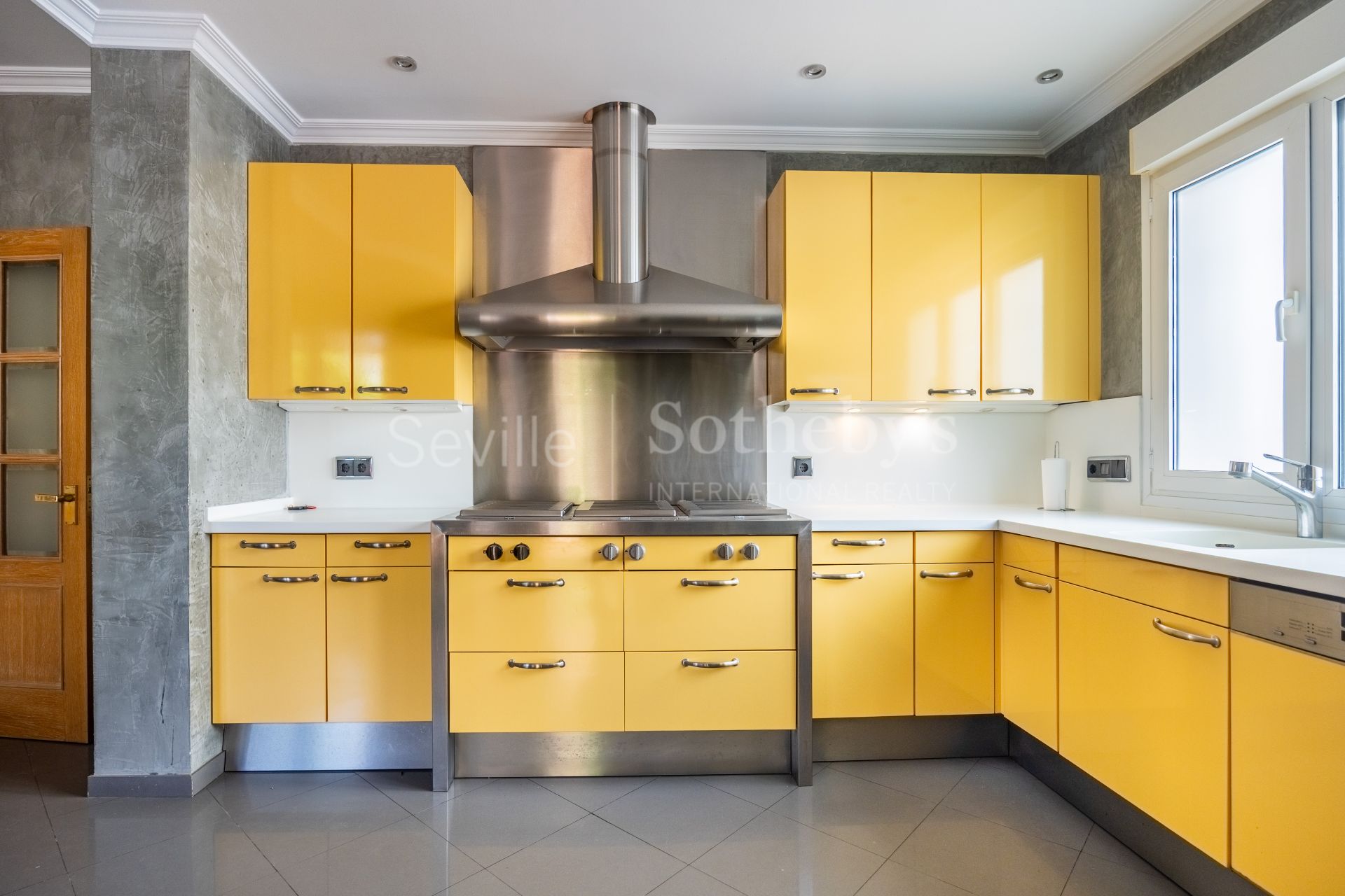 Exclusive detached home with mature garden in El Zaudín